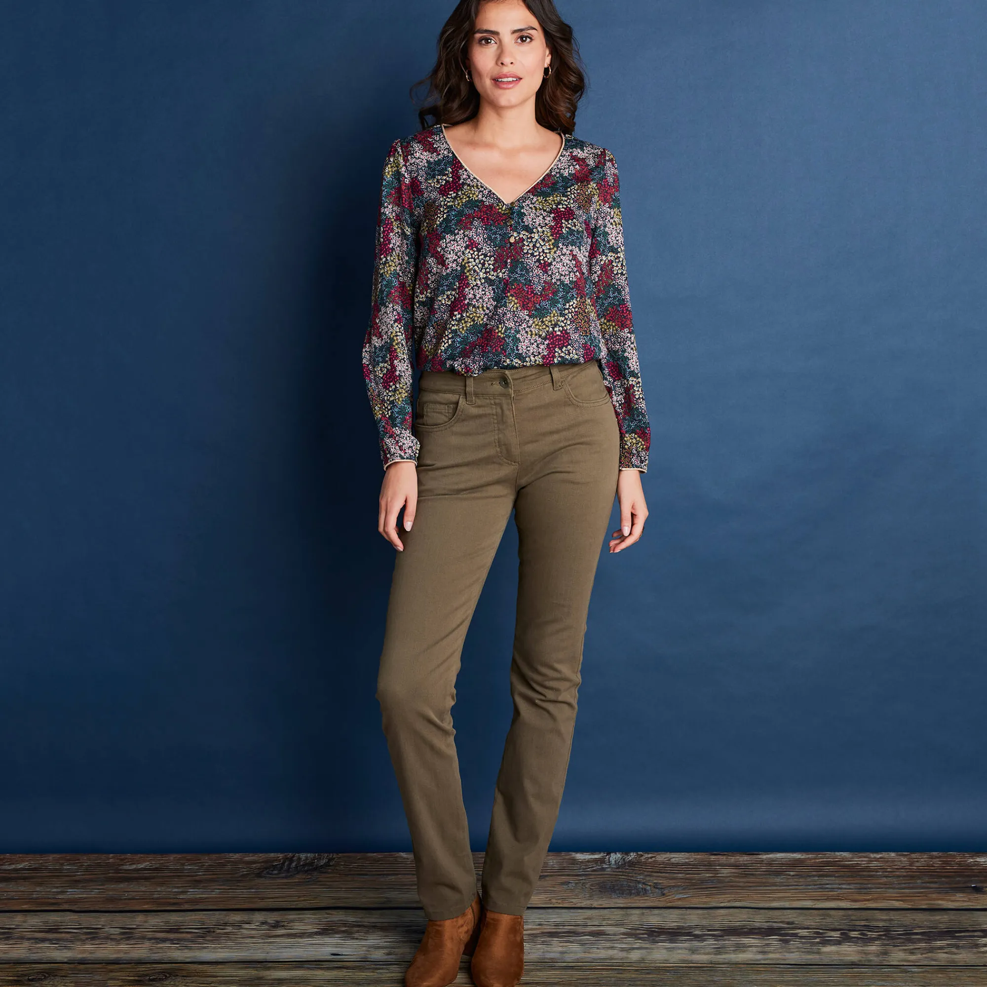 Broek<Colors&Co Afslankende broek, binnenpijplengte 78 cm olijfgroen