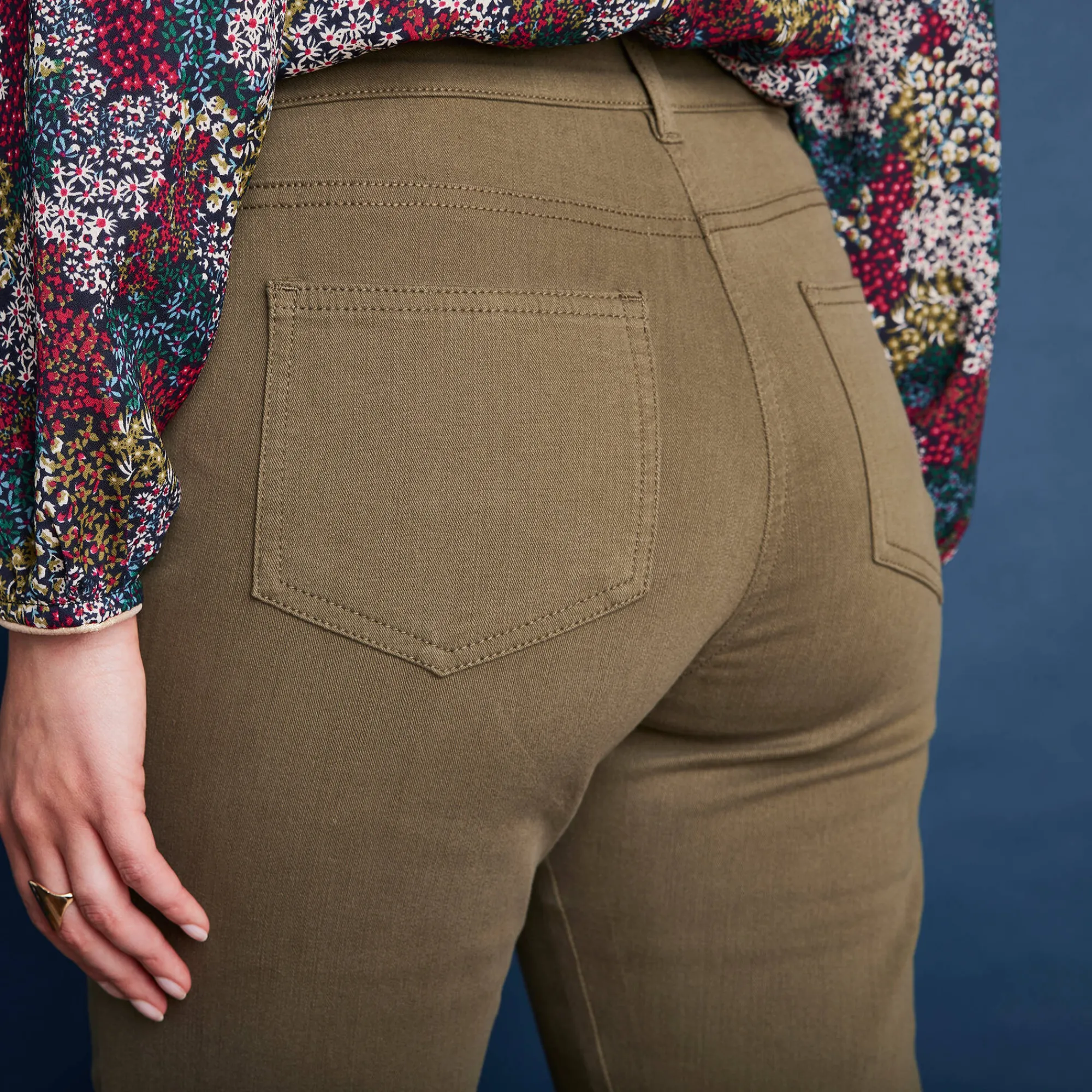 Broek<Colors&Co Afslankende broek, binnenpijplengte 78 cm olijfgroen