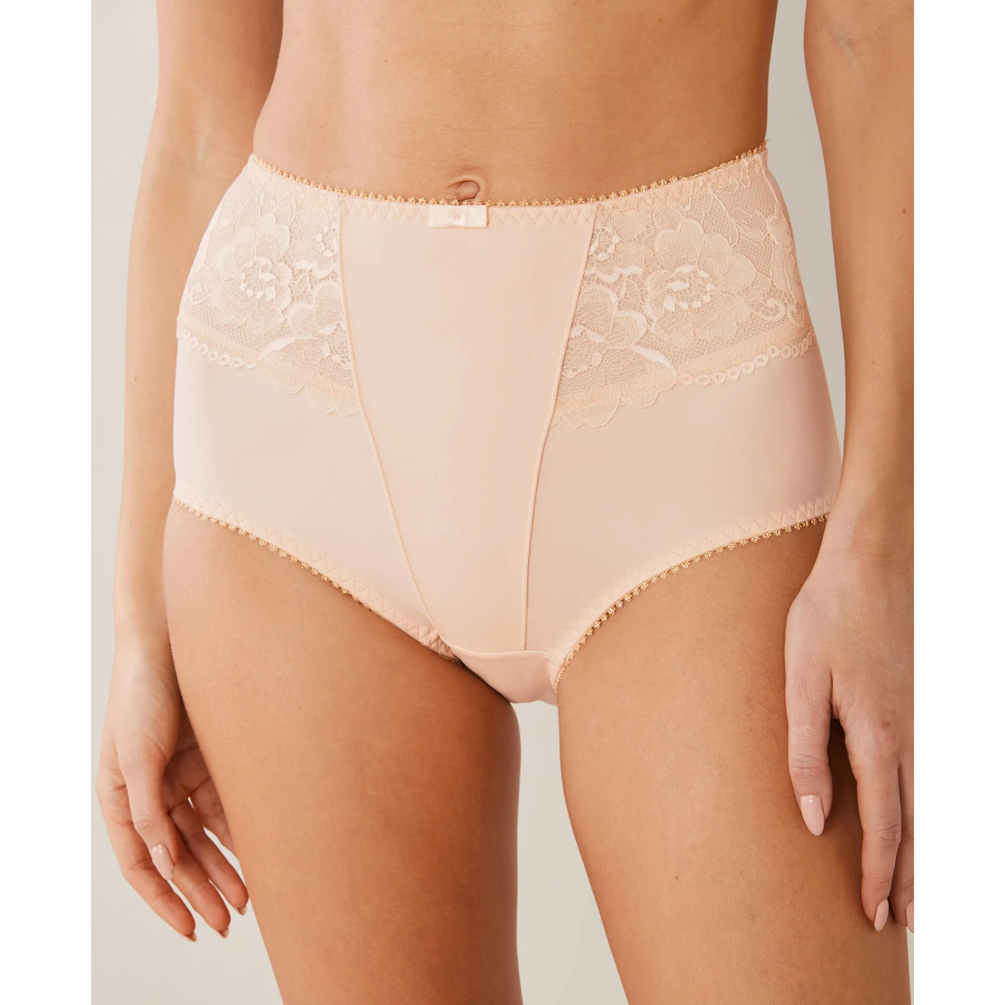 Slip En Shorty<Blancheporte Afslankende gaineslip in kant en microvezel huidkleur