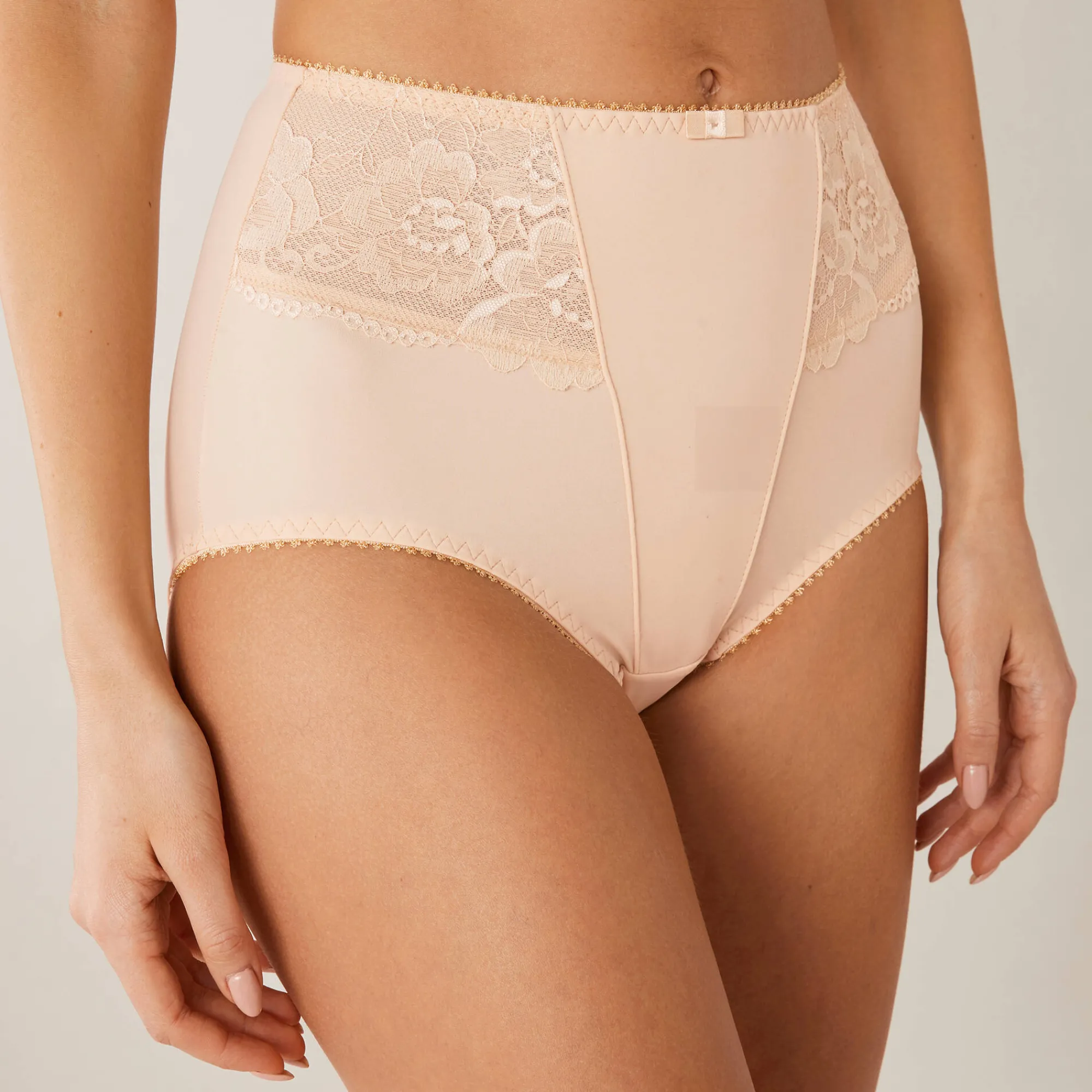Slip En Shorty<Blancheporte Afslankende gaineslip in kant en microvezel huidkleur