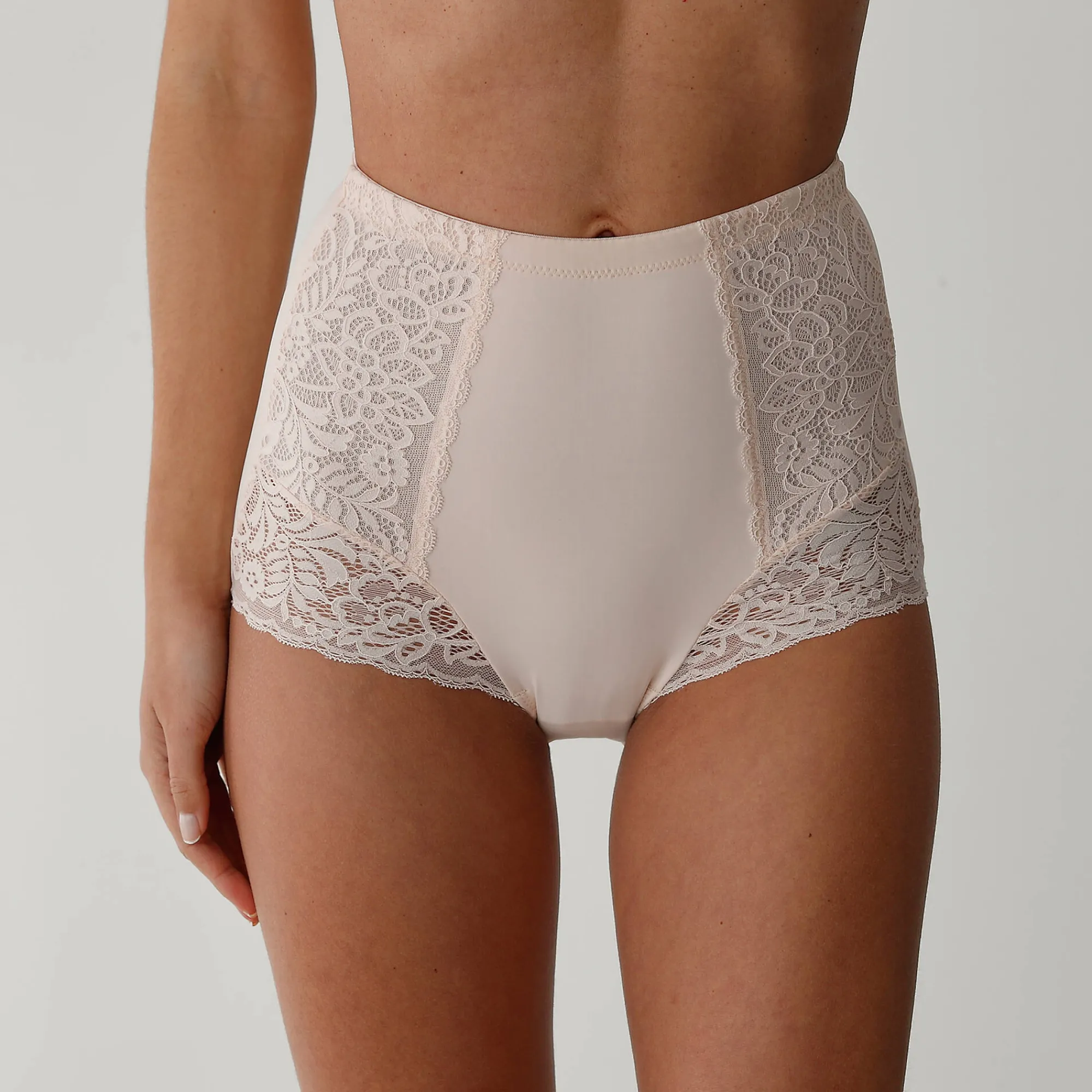 Slip En Shorty<Blancheporte Afslankende gaineslip met kanten buikpand - steungevend nude