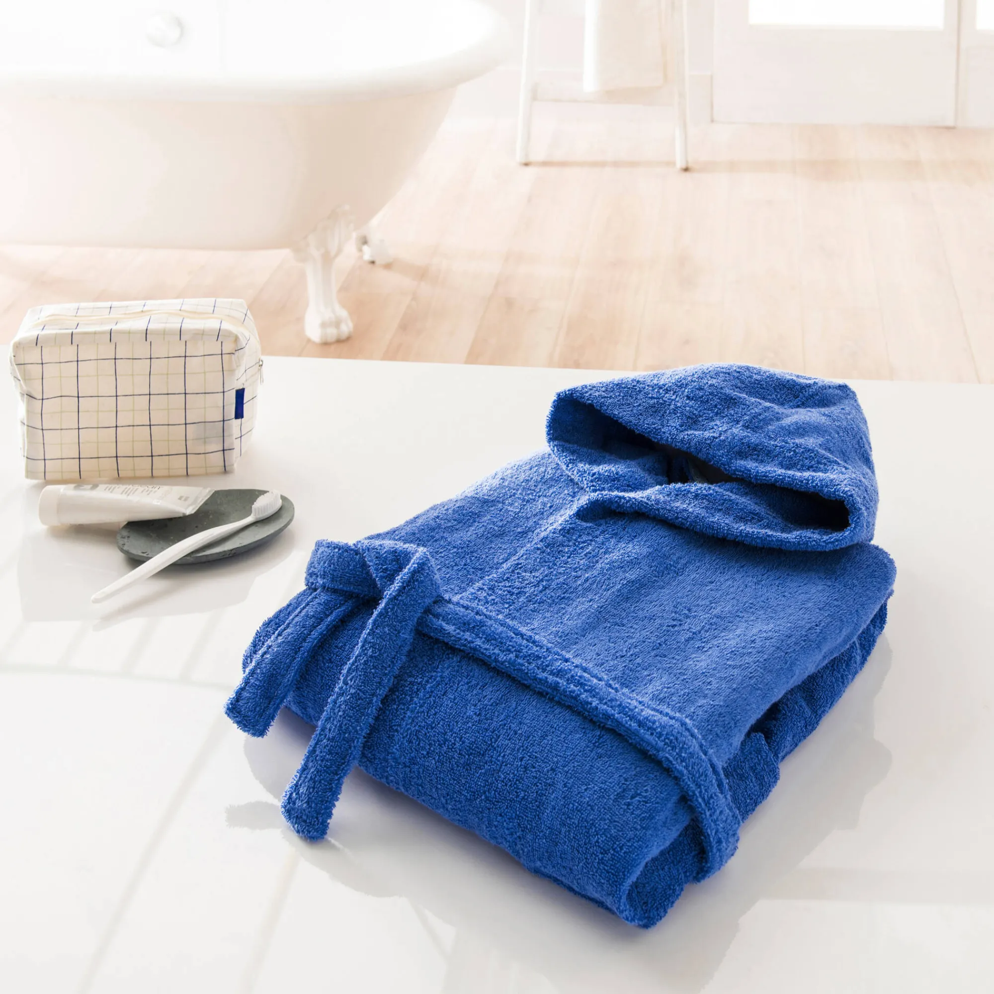 Badjas|Handdoek En Badlaken Kids<Colombine des petits Badjas in lusjesbadstof met kap, voor kinderen felblauw