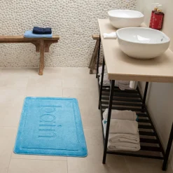 Badmatje<Blancheporte Badmat met "bad" motief blauw