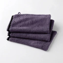 Badhanddoek<Blancheporte Badstof, afgewerkt met fantasieborduursel - 420g/m2 aubergine