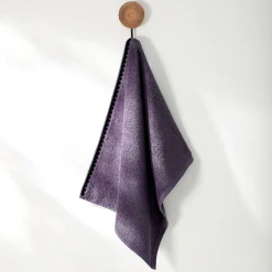 Badhanddoek<Blancheporte Badstof, afgewerkt met fantasieborduursel - 420g/m2 aubergine