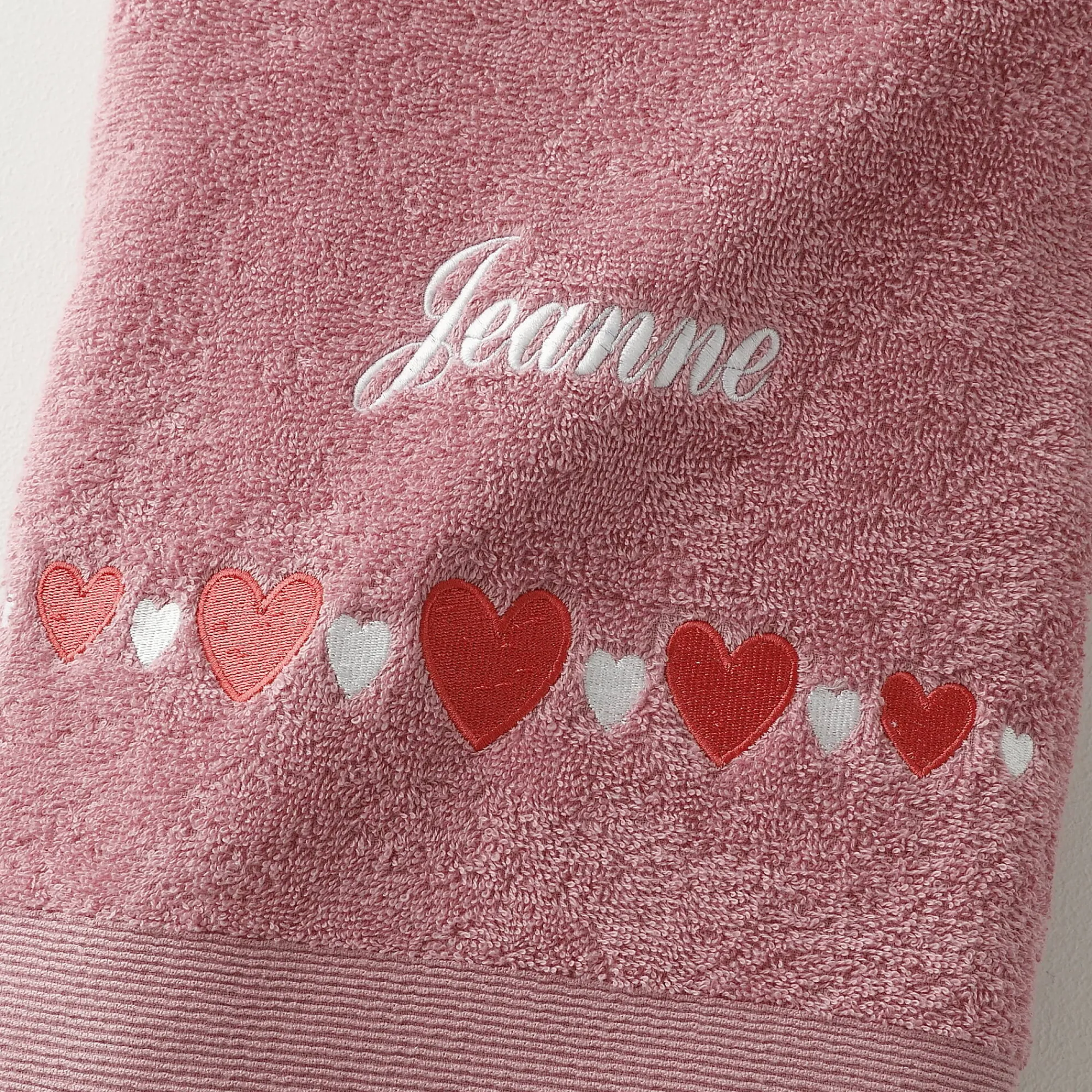 Badhanddoek|Handdoek En Badlaken Kids<Colombine Badstof met geborduurde hartjes, personaliseerbaar oudroze