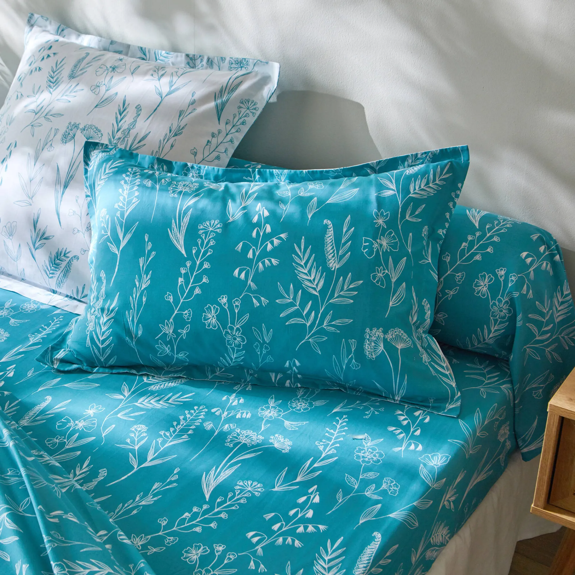 Fantasie Bedlinnen|Kussensloop<Colombine Bedlinnen Alessia in katoen met bloemenprint blauw