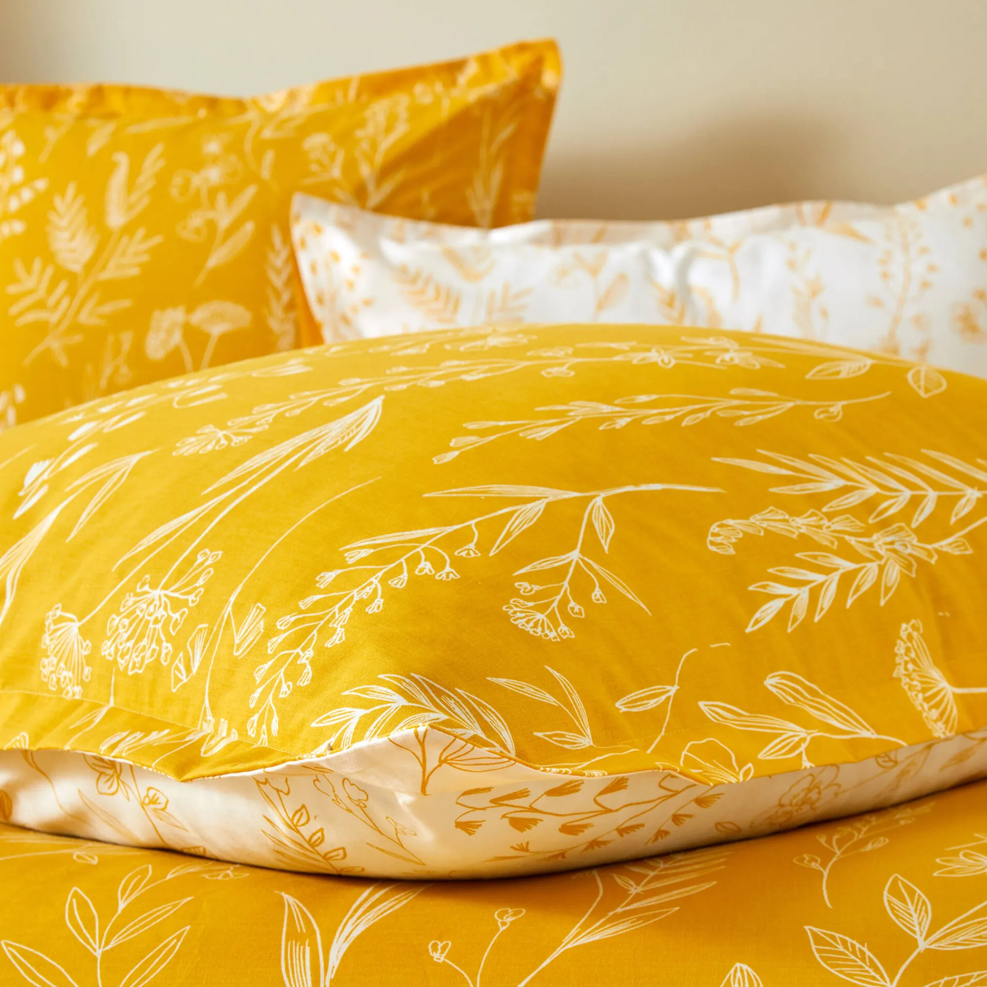 Fantasie Bedlinnen|Vlak Laken<Colombine Bedlinnen Alessia in katoen met bloemenprint geel