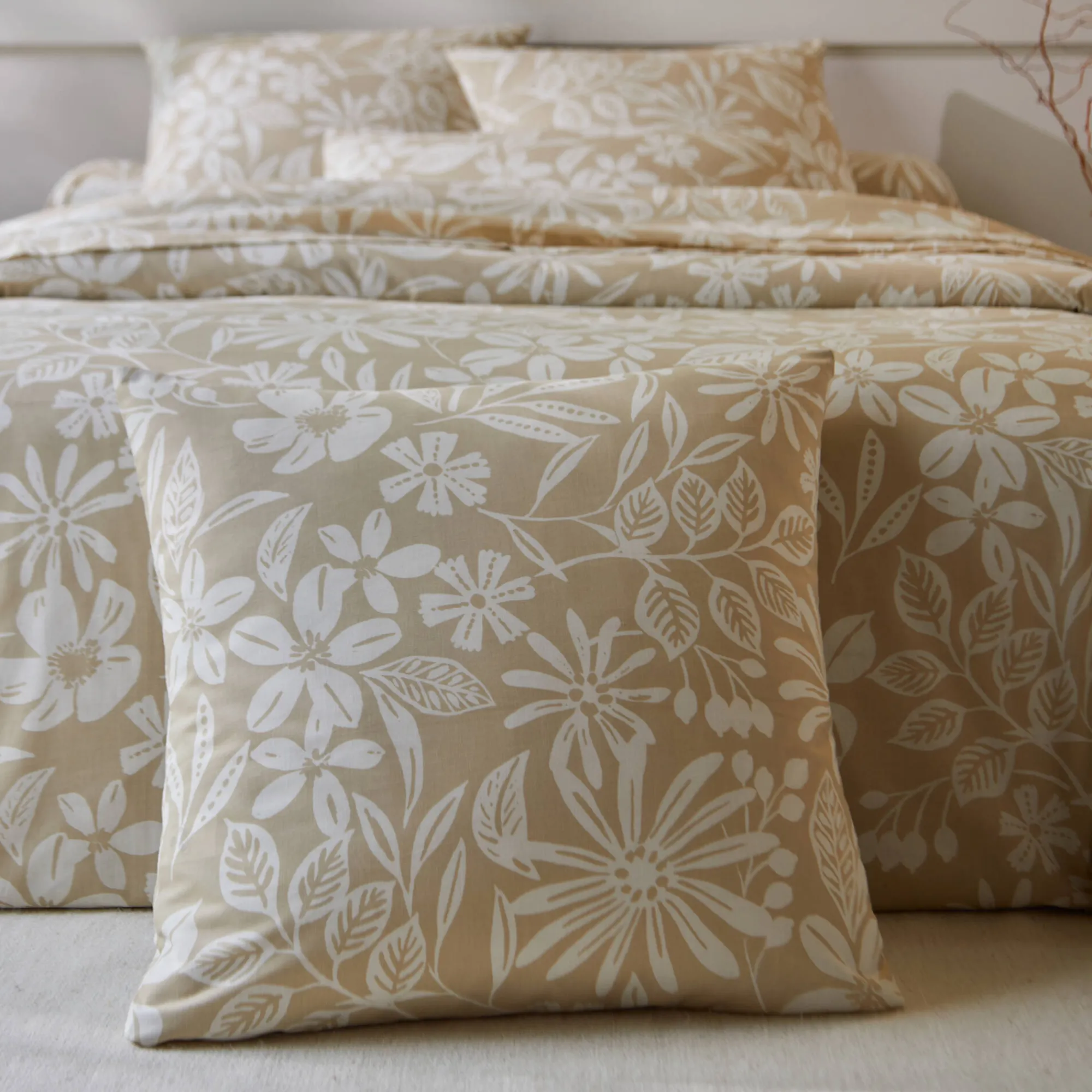Fantasie Bedlinnen|Vlak Laken<Blancheporte Bedlinnen Céline, in katoen met bloemenprint zandkleur