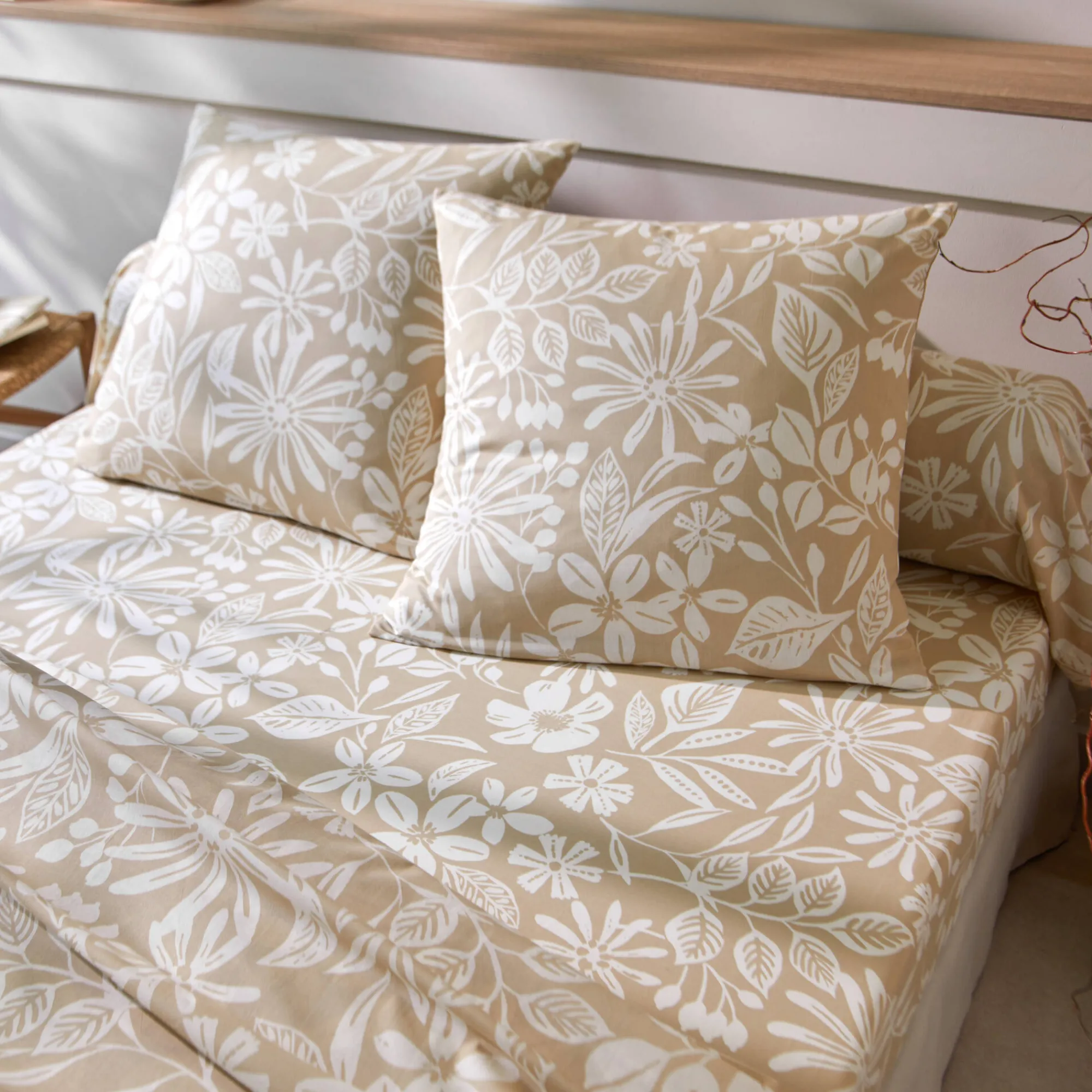 Fantasie Bedlinnen|Vlak Laken<Blancheporte Bedlinnen Céline, in katoen met bloemenprint zandkleur