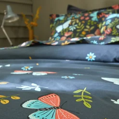Fantasie Bedlinnen|Vlak Laken<Colombine Bedlinnen Envolée in katoen met vlindermotieven marineblauw