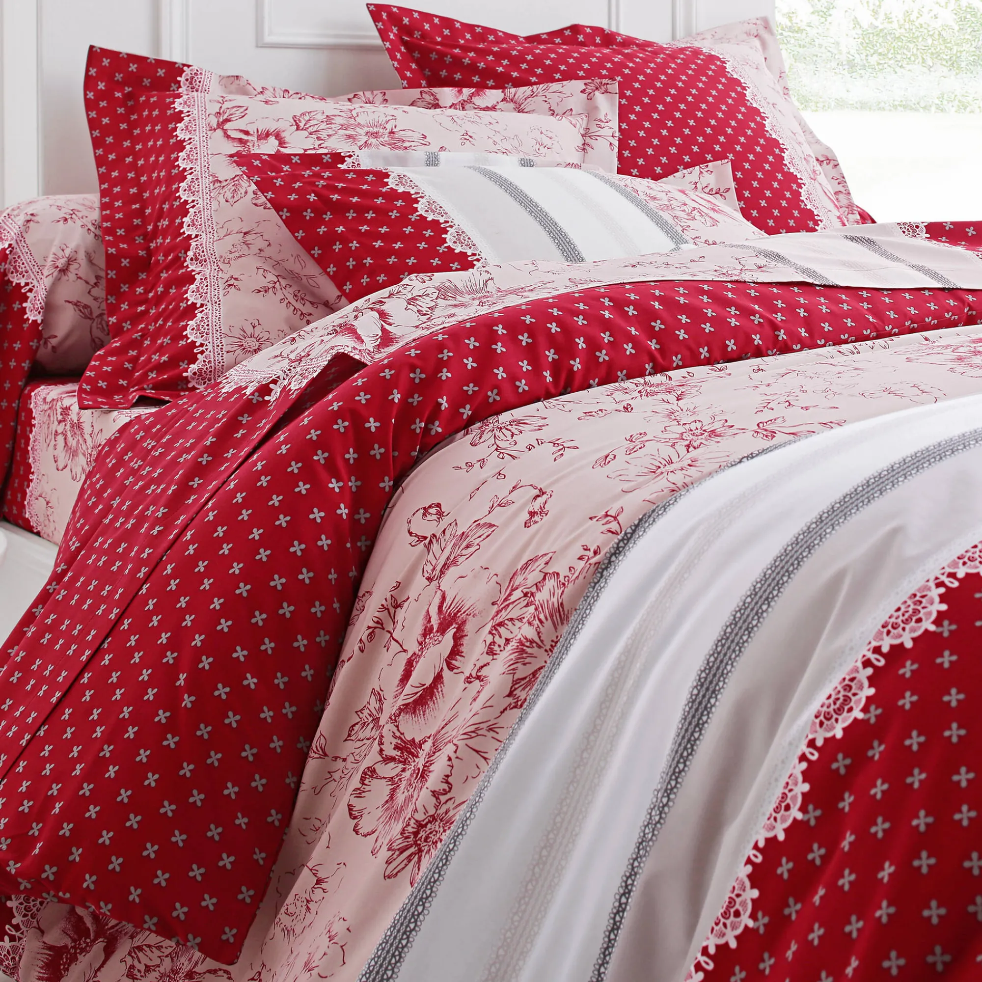 Fantasie Bedlinnen|Vlak Laken<Colombine Bedlinnen Gabrielle in flanel met bloemenprint en kant rood
