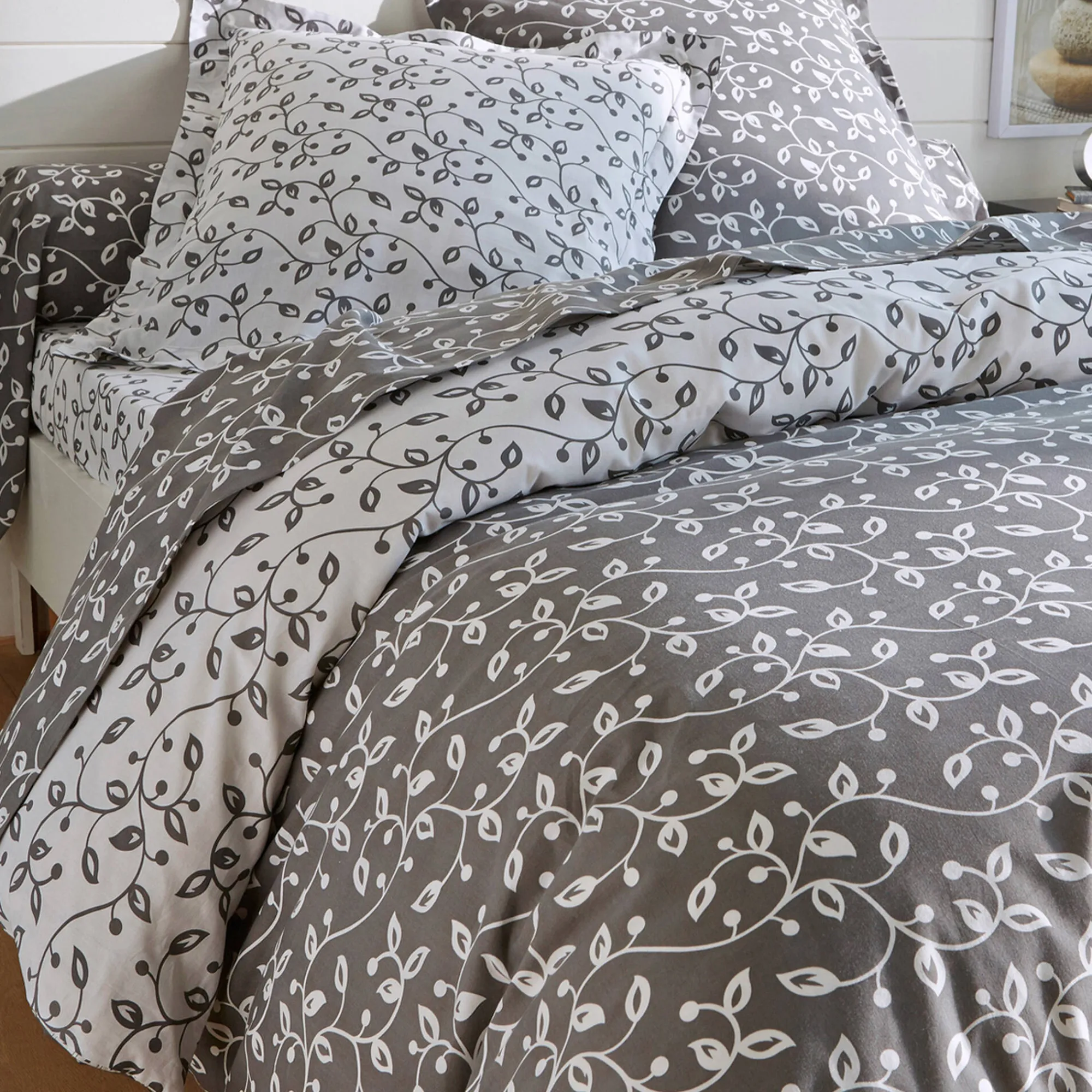 Fantasie Bedlinnen|Vlak Laken<Blancheporte Bedlinnen Héritage in flanel met krulmotieven<br> grijs