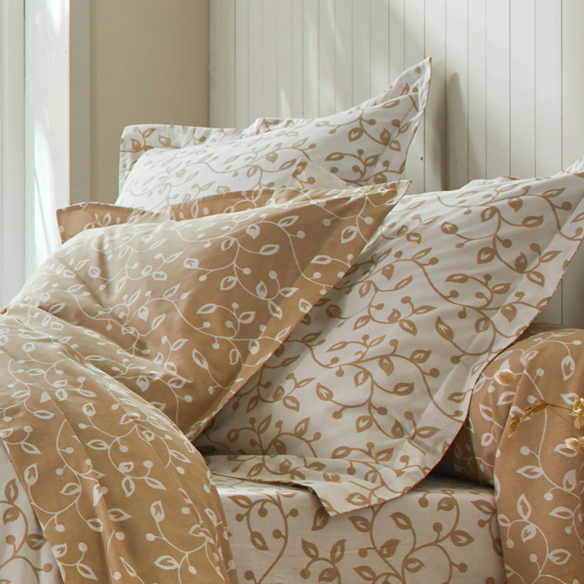 Fantasie Bedlinnen|Vlak Laken<Blancheporte Bedlinnen Héritage in flanel met krulmotieven<br> wit / beige