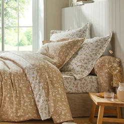 Fantasie Bedlinnen|Vlak Laken<Blancheporte Bedlinnen Héritage in flanel met krulmotieven<br> wit / beige