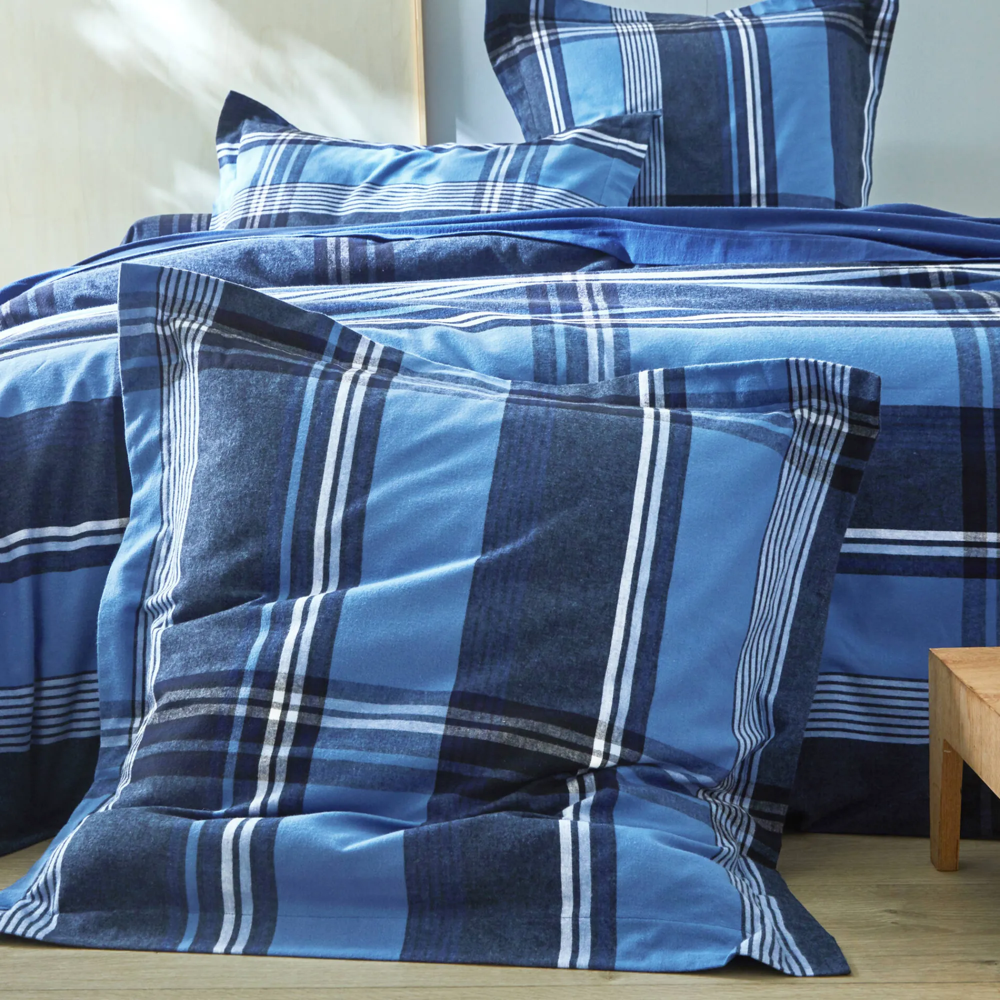 Fantasie Bedlinnen|Vlak Laken<Colombine Bedlinnen in flanel Scott, ingeweven motieven blauw