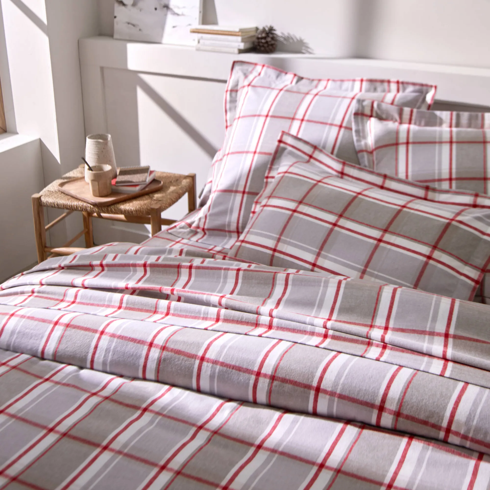 Fantasie Bedlinnen|Vlak Laken<Colombine Bedlinnen in flanel Scott, ingeweven motieven beige