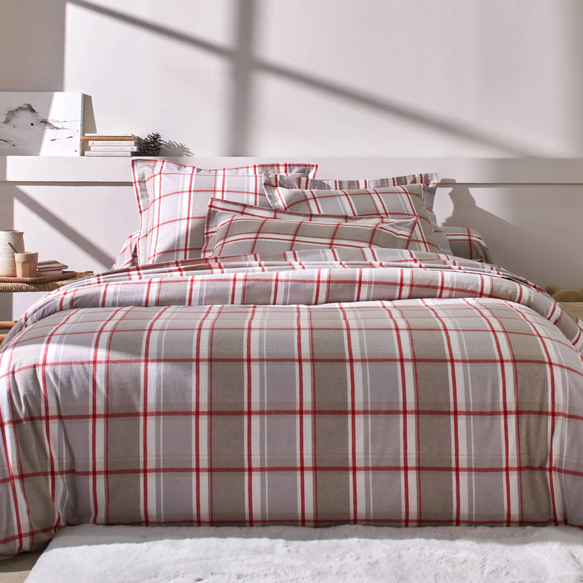Fantasie Bedlinnen|Vlak Laken<Colombine Bedlinnen in flanel Scott, ingeweven motieven beige