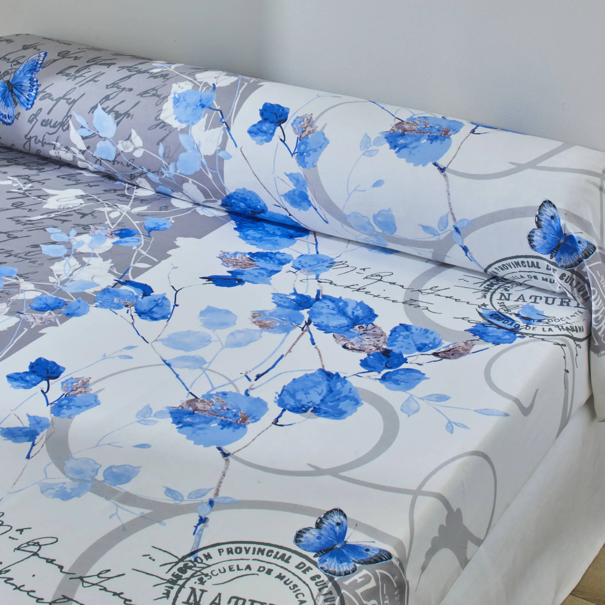 Fantasie Bedlinnen|Vlak Laken<Colombine Bedlinnen in katoen Célestine met bloem- en vlindermotieven blauw / grijs