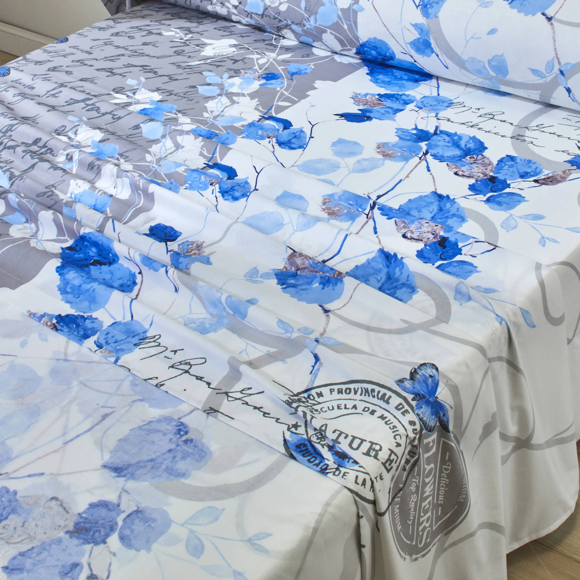 Fantasie Bedlinnen|Vlak Laken<Colombine Bedlinnen in katoen Célestine met bloem- en vlindermotieven blauw / grijs