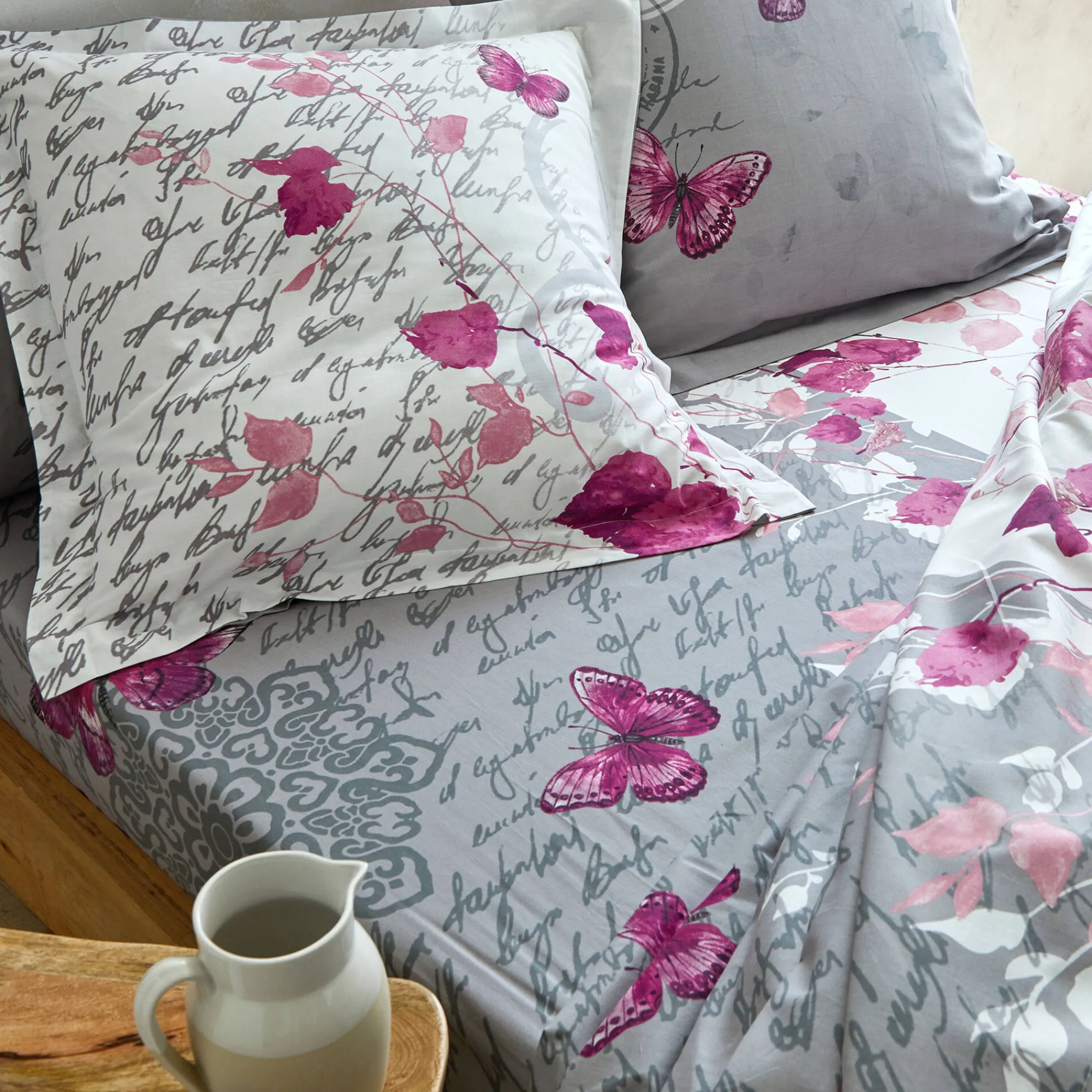 Fantasie Bedlinnen|Vlak Laken<Colombine Bedlinnen in katoen Célestine met bloem- en vlindermotieven grijs / parma