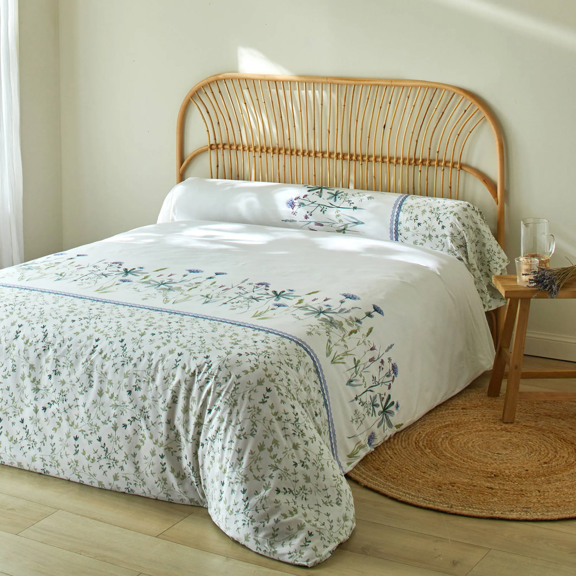 Fantasie Bedlinnen|Vlak Laken<Colombine Bedlinnen Julie in katoen met plantenprint wit / blauw