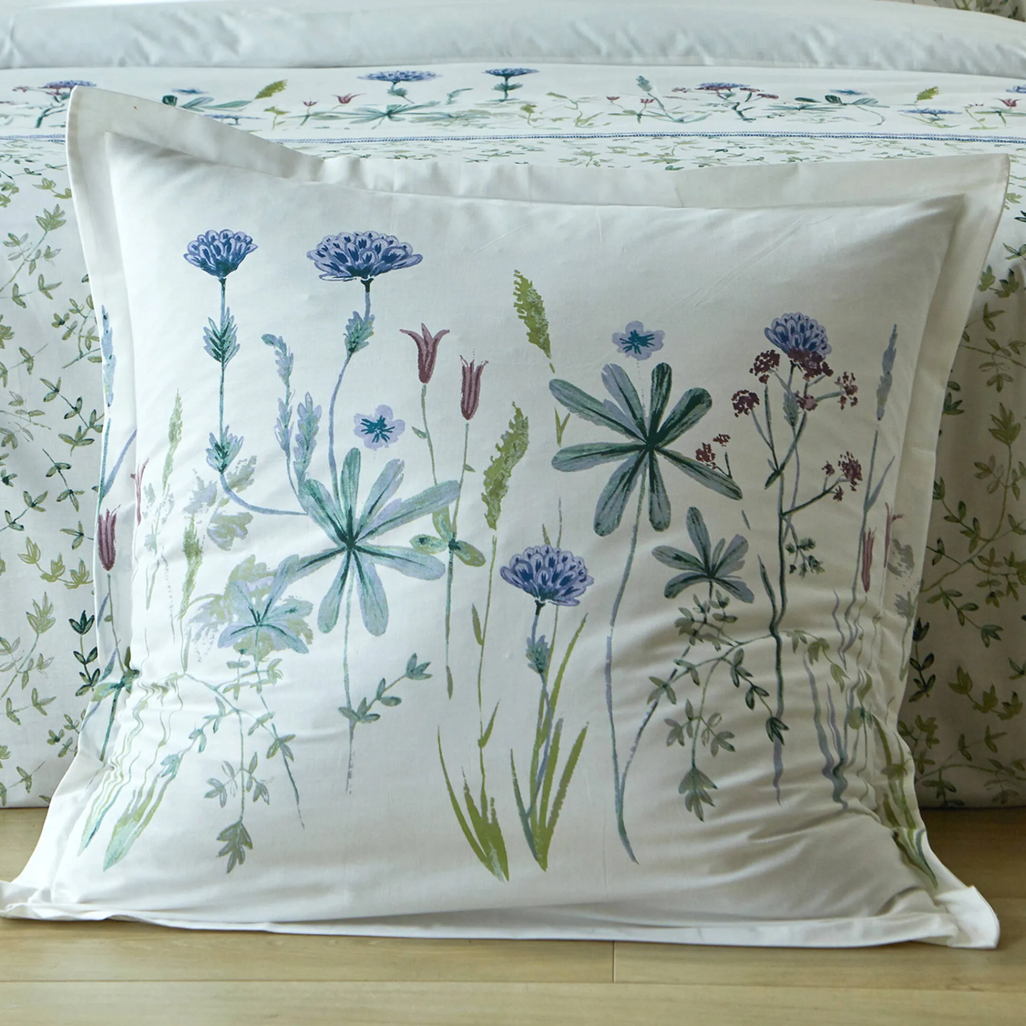 Fantasie Bedlinnen|Vlak Laken<Colombine Bedlinnen Julie in katoen met plantenprint wit / blauw