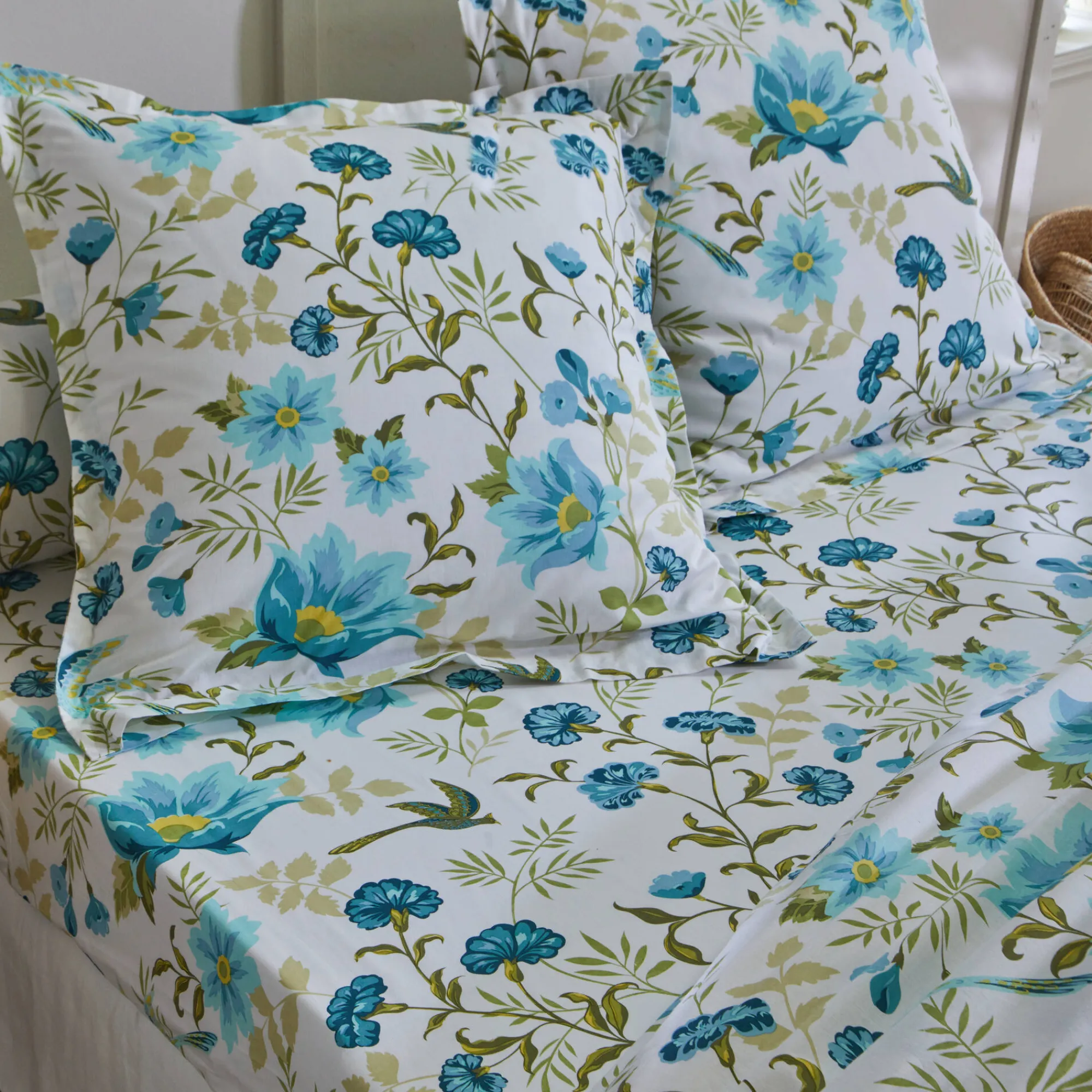 Fantasie Bedlinnen|Vlak Laken<Colombine Bedlinnen Lola met bloemenprint - in katoen blauw / wit