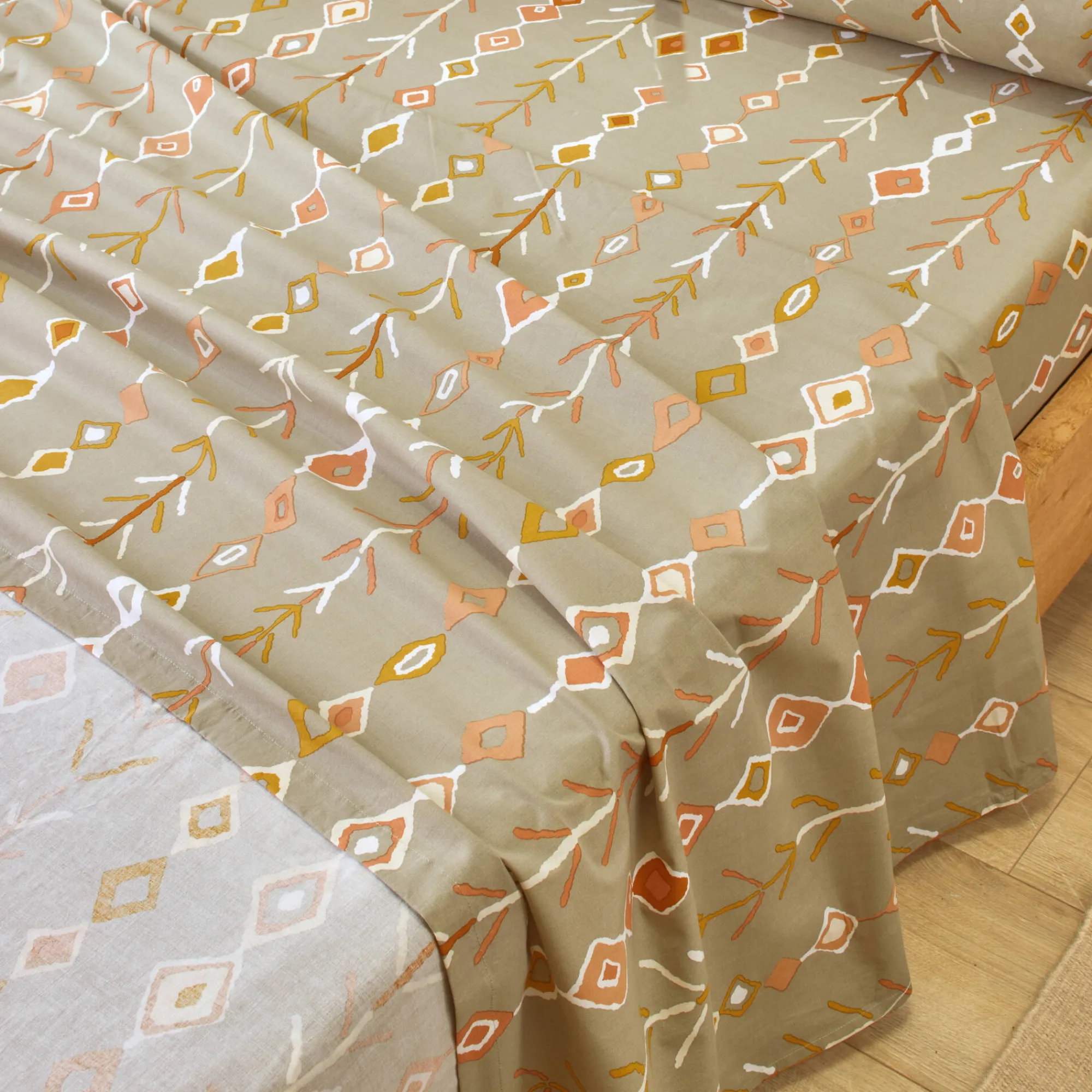 Fantasie Bedlinnen|Vlak Laken<Blancheporte Bedlinnen Mahe in katoen met etnische print beige