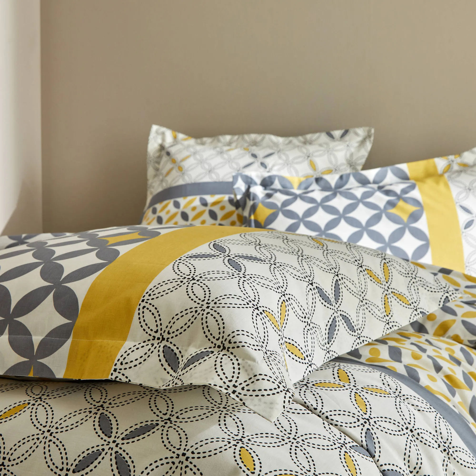 Fantasie Bedlinnen|Vlak Laken<Colombine Bedlinnen Marlox in katoen met geometrische motieven grijs / geel