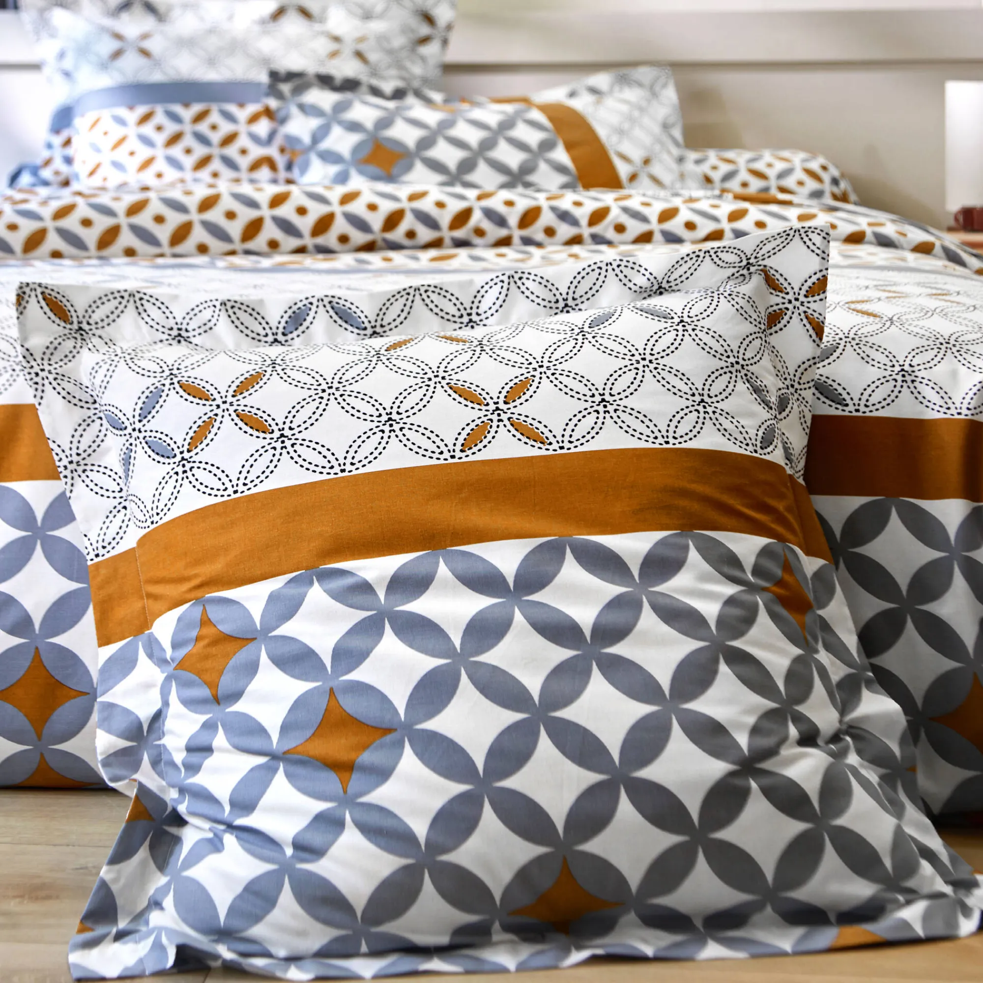 Fantasie Bedlinnen|Vlak Laken<Colombine Bedlinnen Marlox in katoen met geometrische motieven grijs / karamel