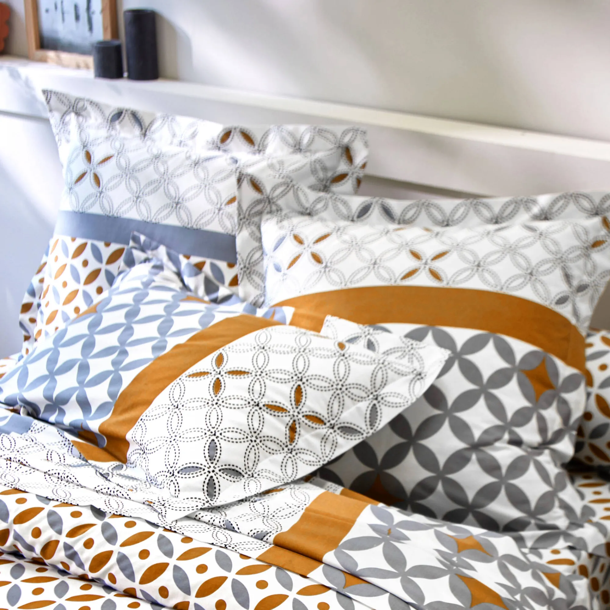 Fantasie Bedlinnen|Vlak Laken<Colombine Bedlinnen Marlox in katoen met geometrische motieven grijs / karamel