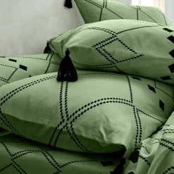 Fantasie Bedlinnen|Kussensloop<Blancheporte Bedlinnen Massai, in katoen met grafische motieven, afgewerkt met pompons olijfgroen