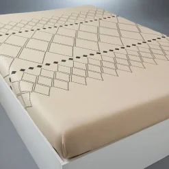 Fantasie Bedlinnen|Vlak Laken<Blancheporte Bedlinnen Massai, in katoen met grafische motieven, afgewerkt met pompons beige