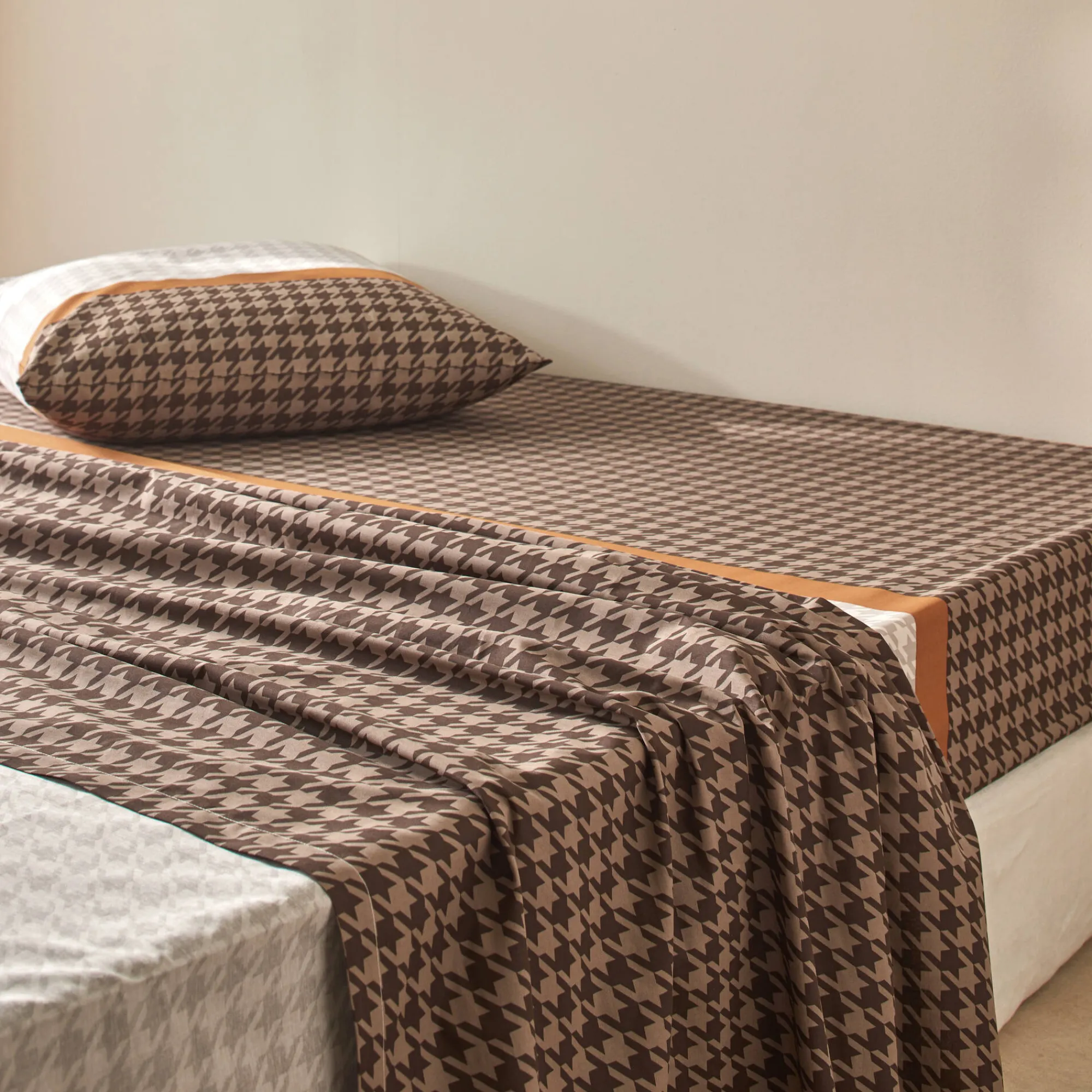 Fantasie Bedlinnen|Vlak Laken<Blancheporte Bedlinnen Pierre in katoen met pied-de-poule print beige