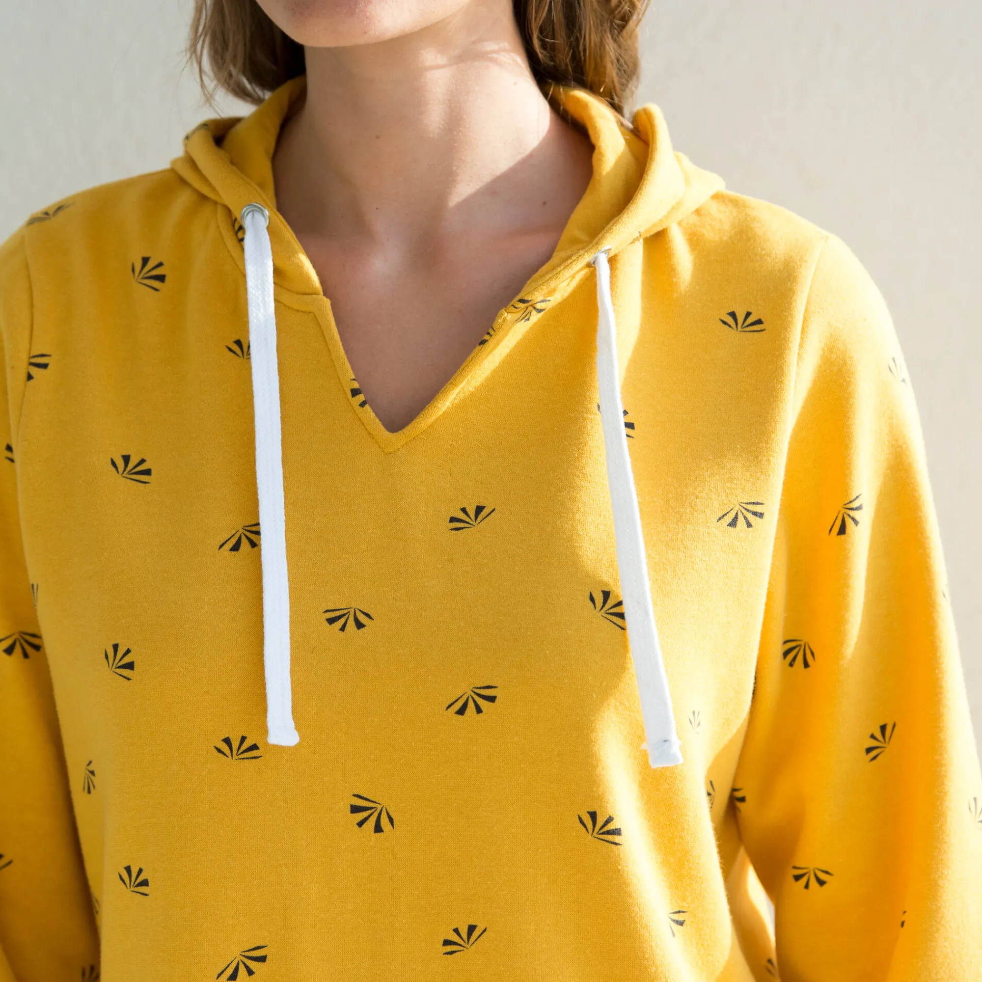 Trui En Vest<Blancheporte Bedrukte sweater met kap in molton kerrie