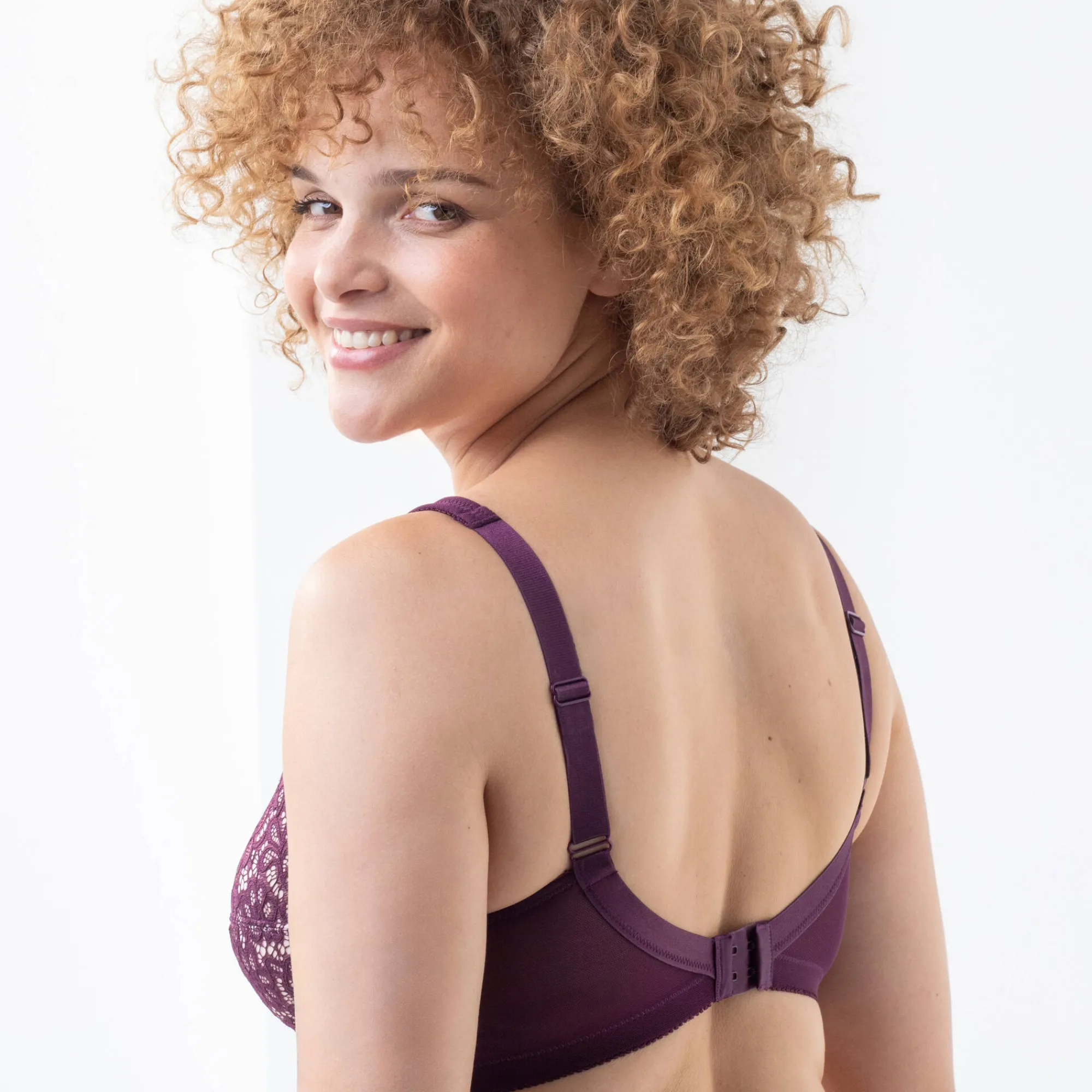 Beha<Blancheporte Beha in bloemenkant zonder beugels - minimizer aubergine