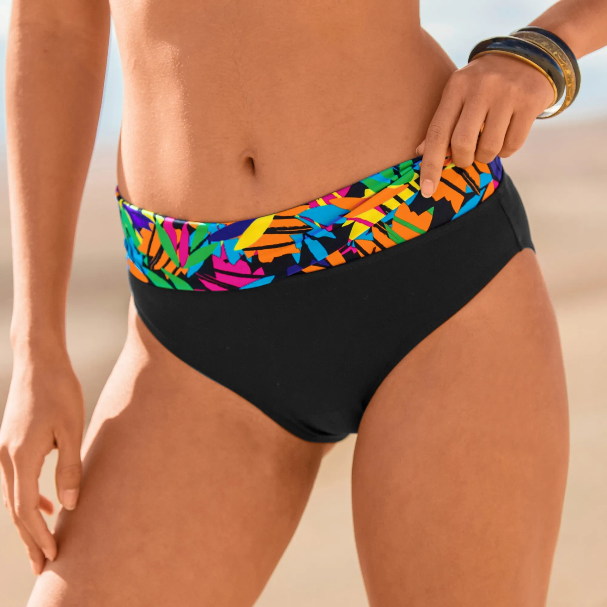 Badmode|Badmode<Blancheporte Bikinislipje met moduleerbare tailleband - Nebida zwart / veelkleurig