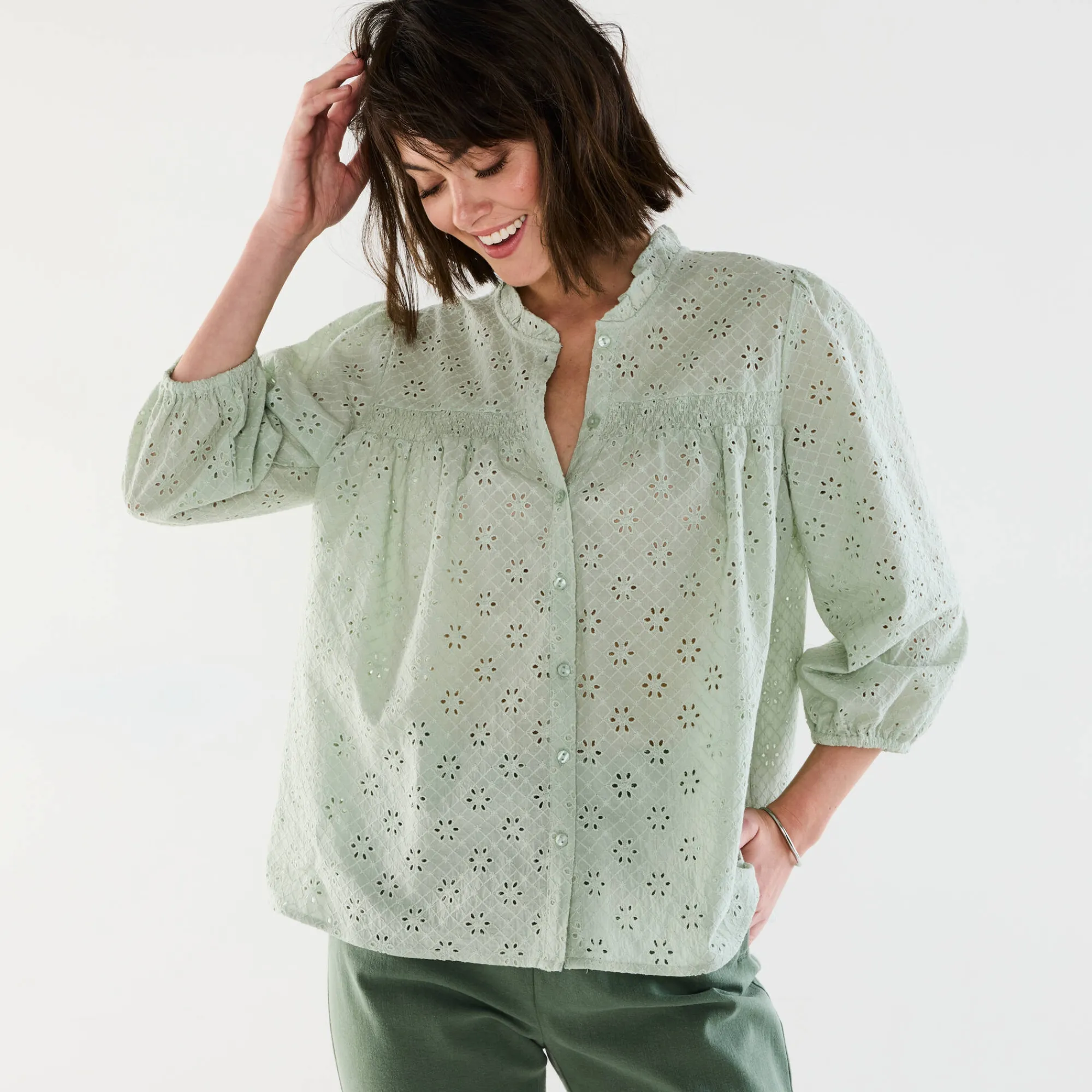 Bloes En Tuniek<Blancheporte Bloes met broderie anglaise, smokwerk en stroken aan de hals amandel groen