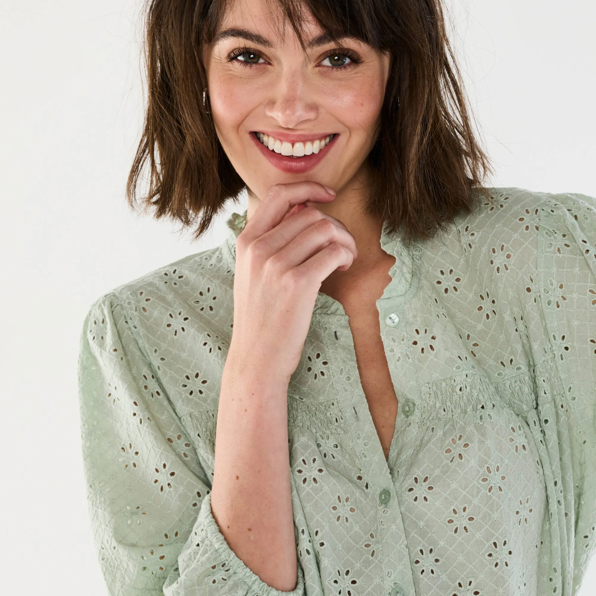 Bloes En Tuniek<Blancheporte Bloes met broderie anglaise, smokwerk en stroken aan de hals amandel groen