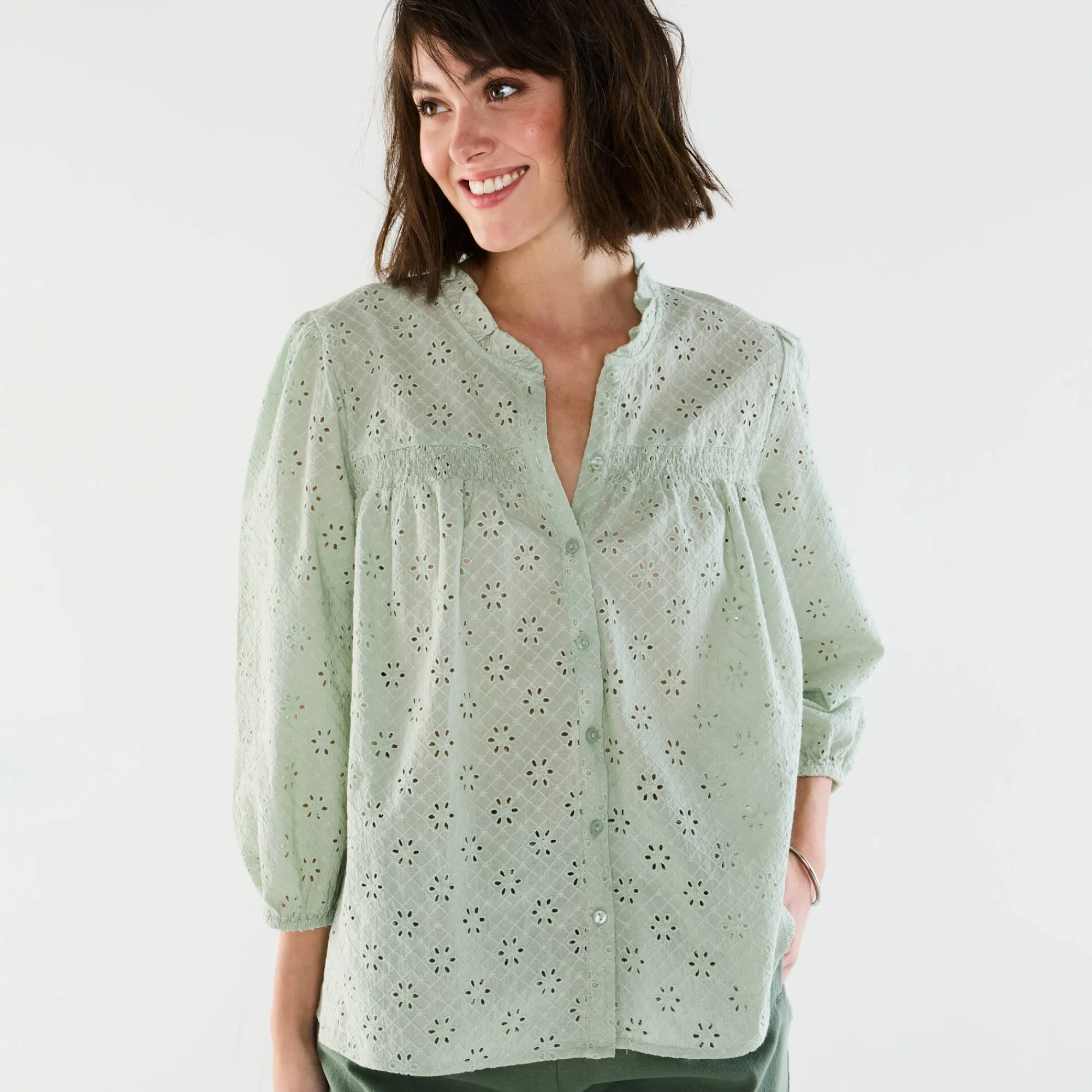 Bloes En Tuniek<Blancheporte Bloes met broderie anglaise, smokwerk en stroken aan de hals amandel groen