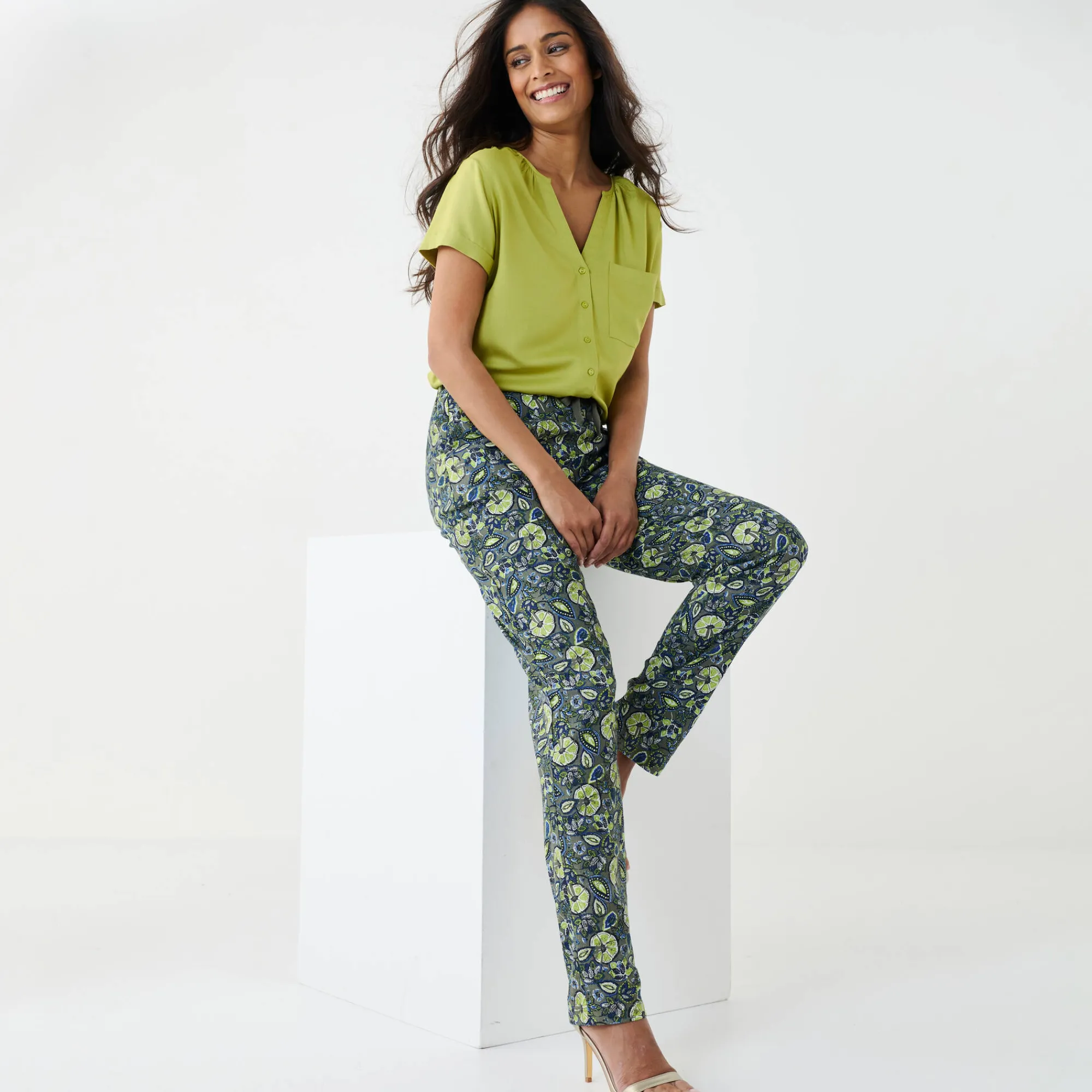 Bloes En Tuniek<Blancheporte Bloes met knoopsluiting in effen viscose, korte mouwen mosgroen
