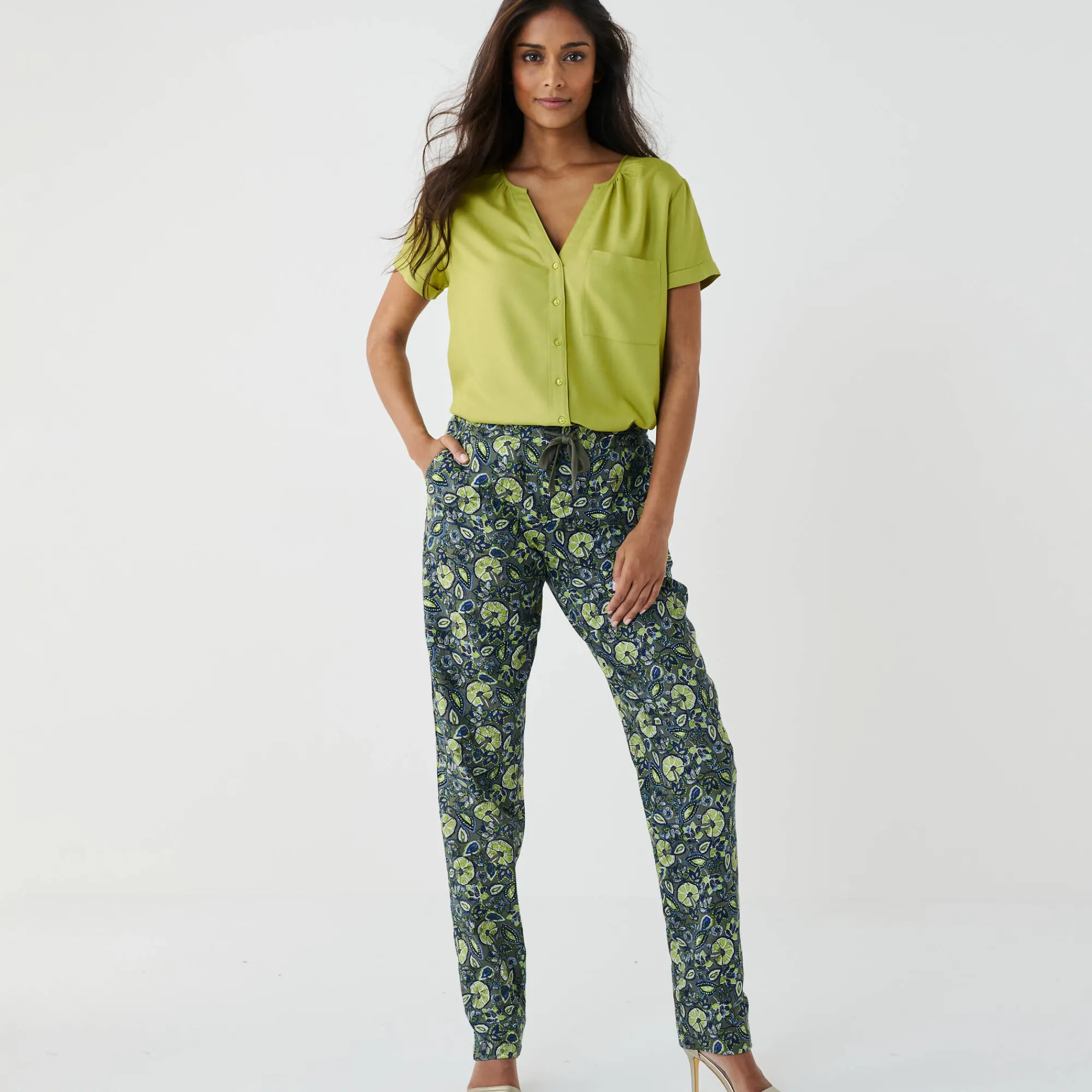 Bloes En Tuniek<Blancheporte Bloes met knoopsluiting in effen viscose, korte mouwen mosgroen