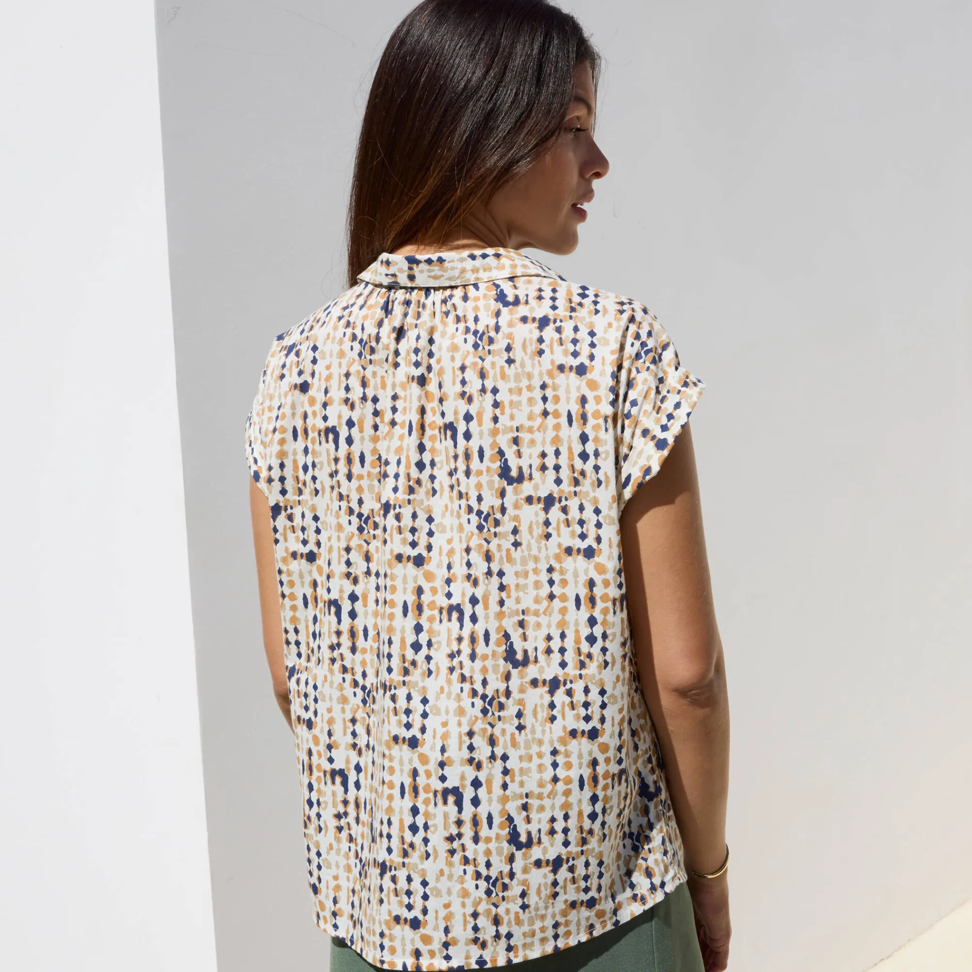 Bloes En Tuniek<Blancheporte Bloes met korte mouwen en omslag, minimalistische print ecru / hazelnootbruin
