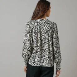 Feestoutfits Dames|Bloes En Tuniek<Lora Zellini Bloes met luipaardprint, details in smokwerk ecru / grijs