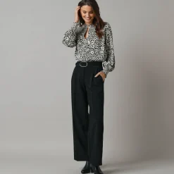 Feestoutfits Dames|Bloes En Tuniek<Lora Zellini Bloes met luipaardprint, details in smokwerk ecru / grijs