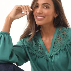 Bloes En Tuniek<Blancheporte Bloes met pasje in geschulpt macramé, bloezende mouwen groen