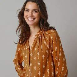 Feestoutfits Dames|Bloes En Tuniek<Lora Zellini Bloes met ruchekraag, bedrukte crêpe honing / ecru