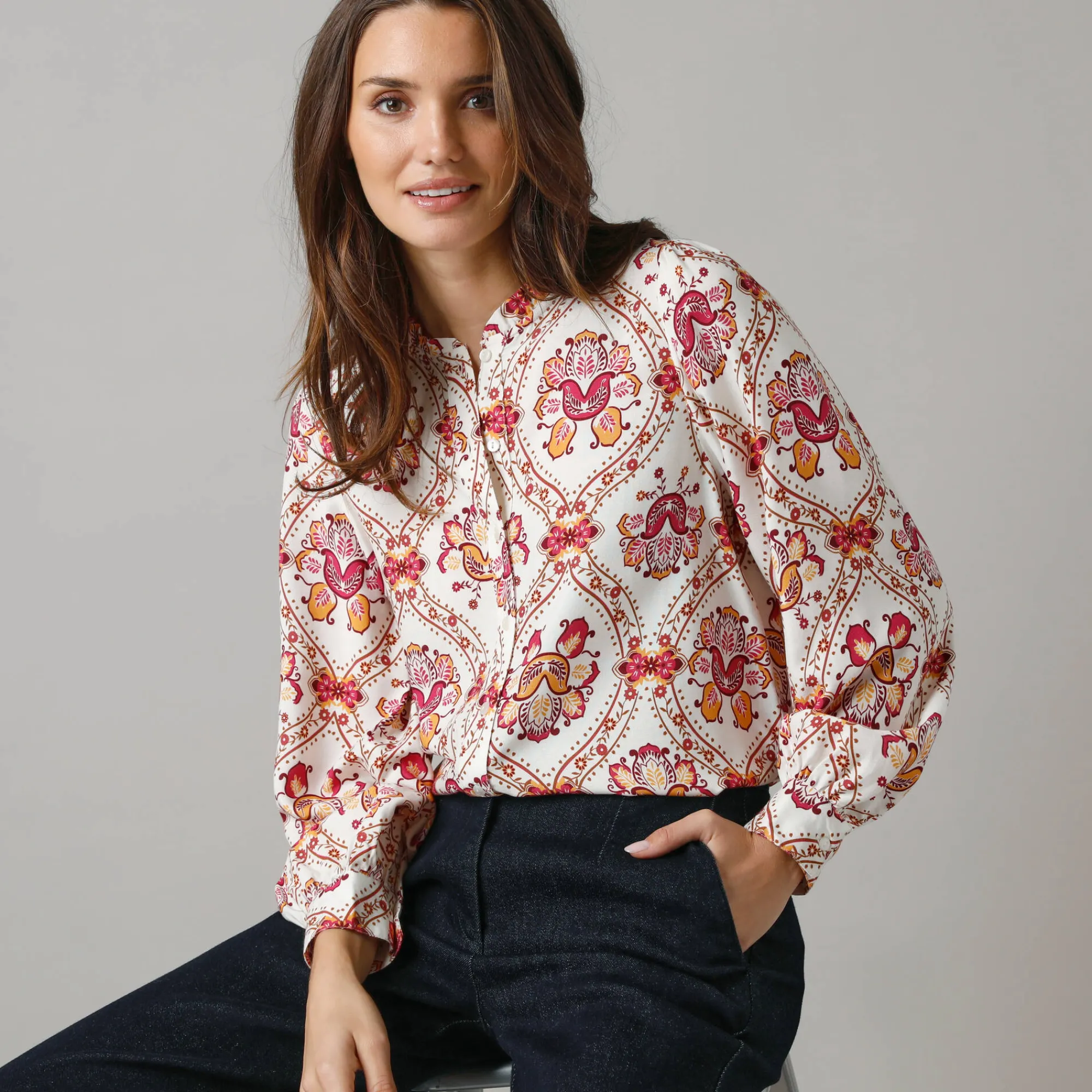Bloes En Tuniek<Lora Zellini Bloes met ruchekraag en pofmouwen, bloemenprint ecru