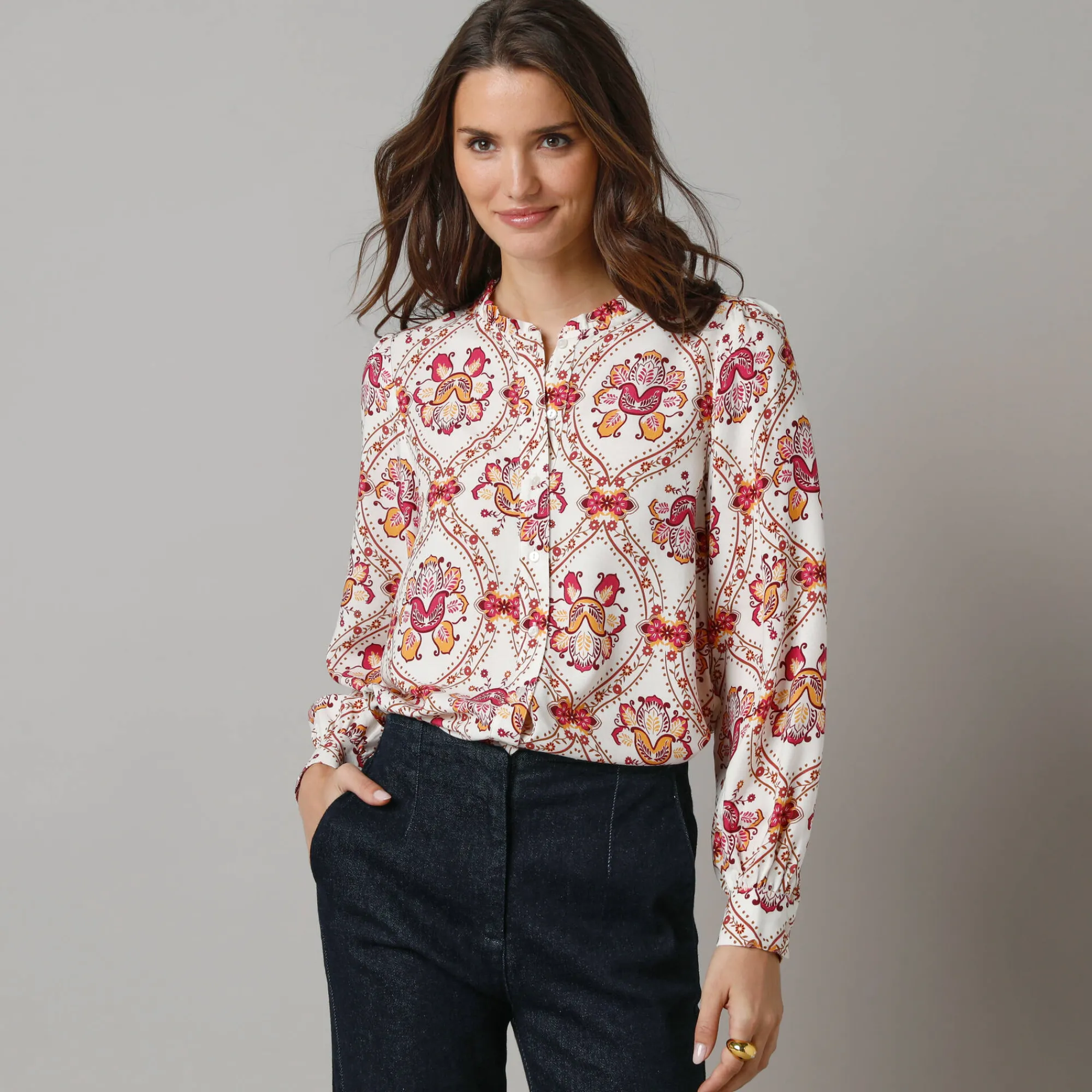 Bloes En Tuniek<Lora Zellini Bloes met ruchekraag en pofmouwen, bloemenprint ecru